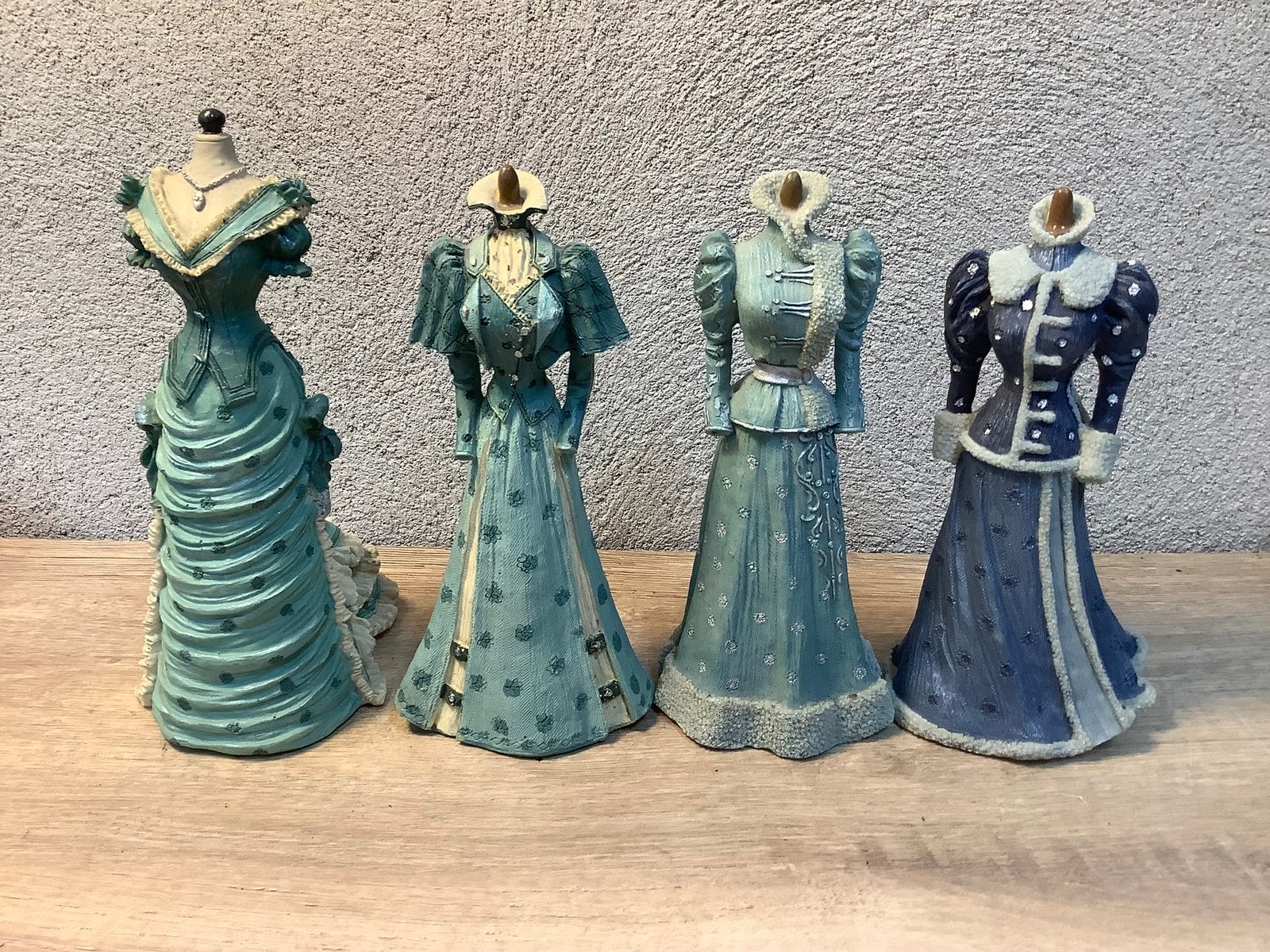 Beeldjes van Victoriaanse jurken, Ophalen of Verzenden, Gebruikt