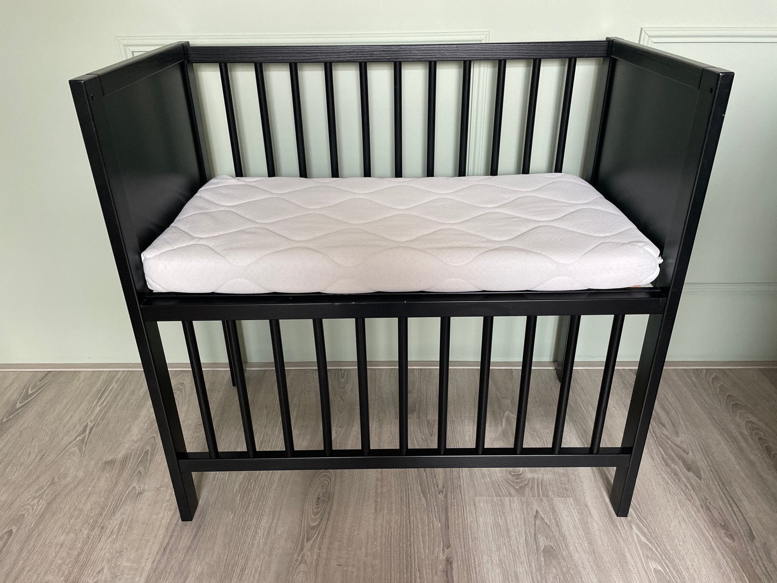 Houten Co-sleeper/wieg, zwart - incl matrasje, Ophalen, Gebruikt, Zwart, 190 cm of minder