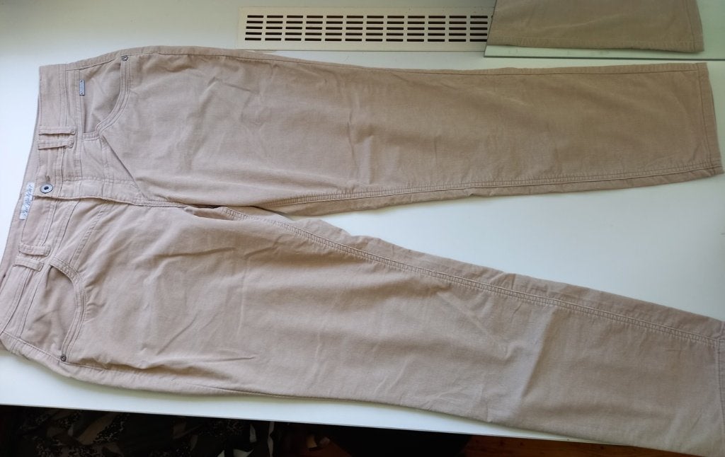 RED BUTTON beige corduroy broek, model Carrie, maat 44, Kleding | Dames, Verzenden, Beige, Maat 42/44 (L), Zo goed als nieuw