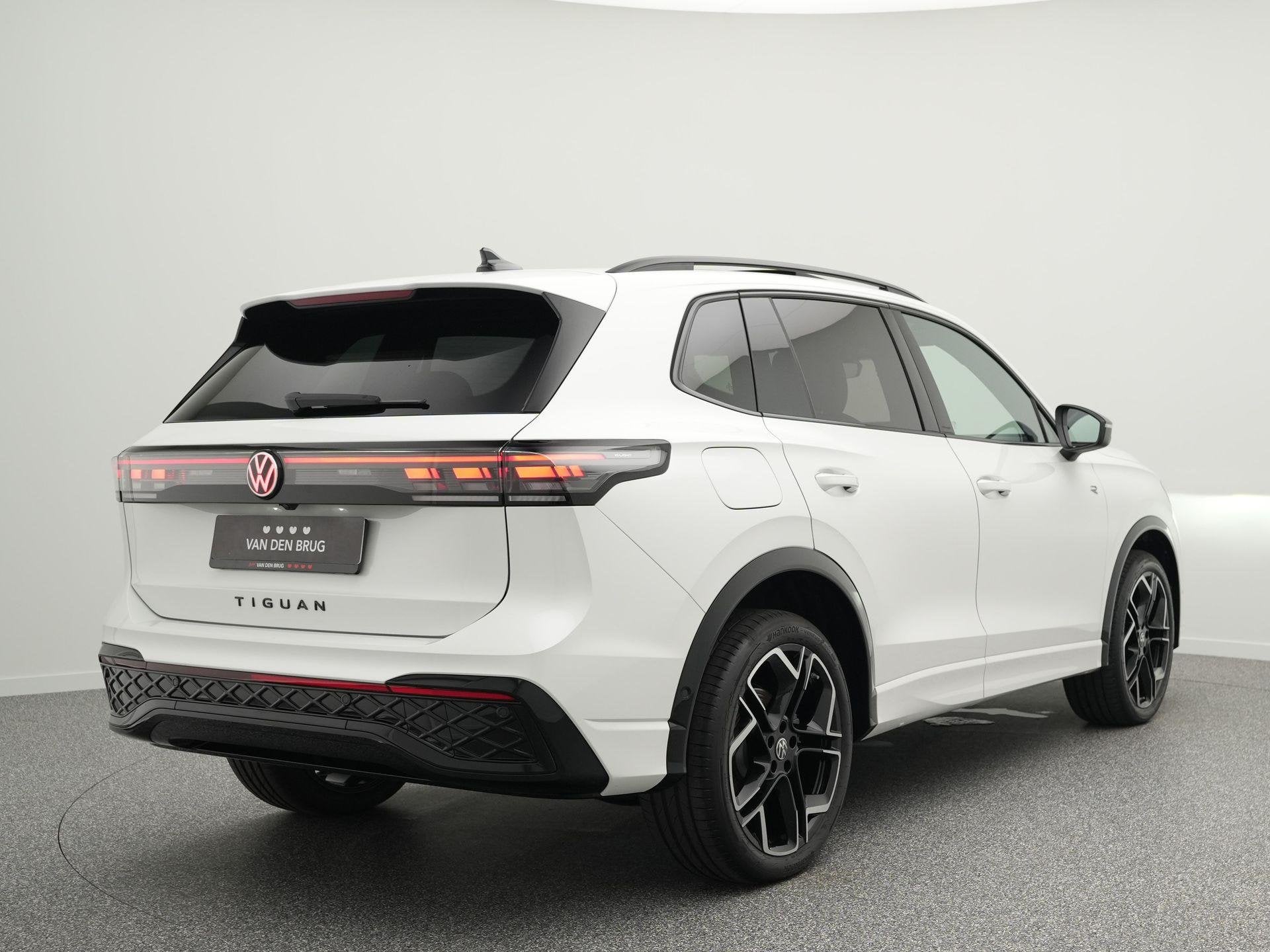 Volkswagen Tiguan R-Line 1.5 eHybrid 272 PK | LED Matrix IQ, Auto's, Volkswagen, 4 cilinders, 2000 kg, 150 min, Wit