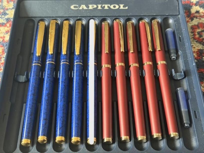 Capitol Vulpennen . Donker Rood nog 2. Blauw nog 1., Ophalen of Verzenden, Nieuw, Vulpen, Overige merken