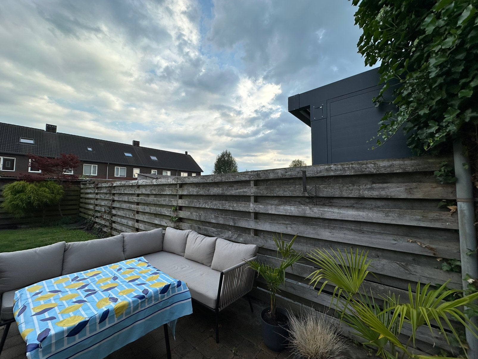 Gratis houten schutting af te halen, Ophalen, 6 meter of meer, Hout, 1 tot 2 meter