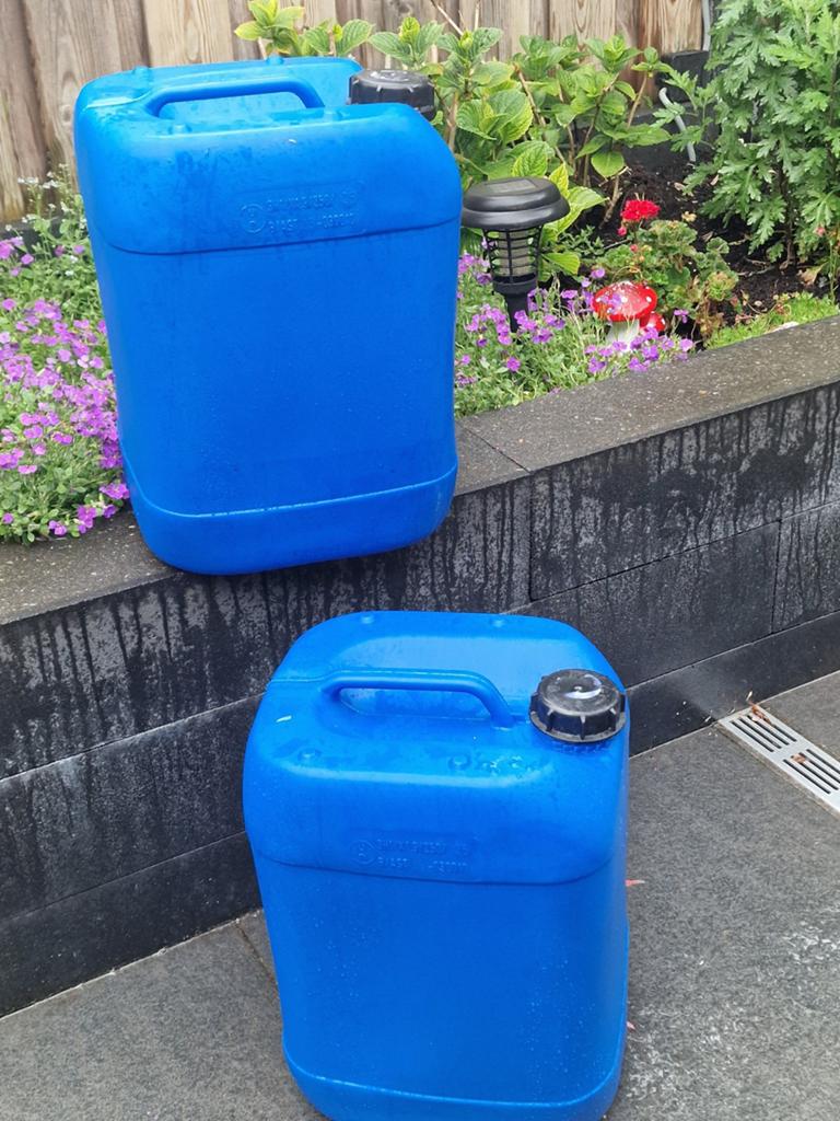 2x 20L Jerrycans - Ideaal voor brandstof uit België, Auto diversen, Overige Auto diversen, Ophalen of Verzenden