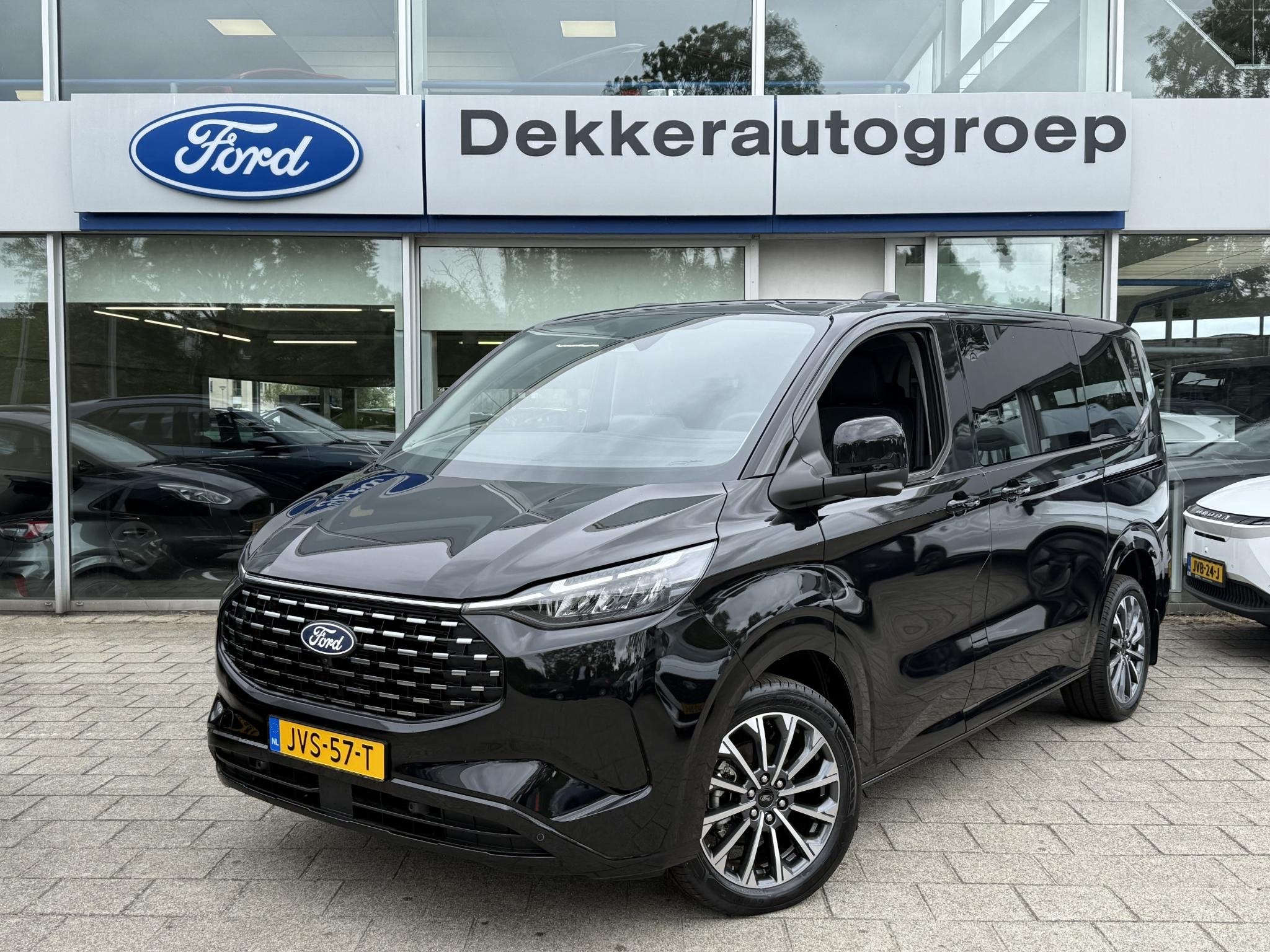 Ford Transit Custom Tourneo 340 2.5 PHEV L1H1 Titanium 8 per, Auto's, Ford, Gebruikt, 1850 kg, Zwart, Bedrijf