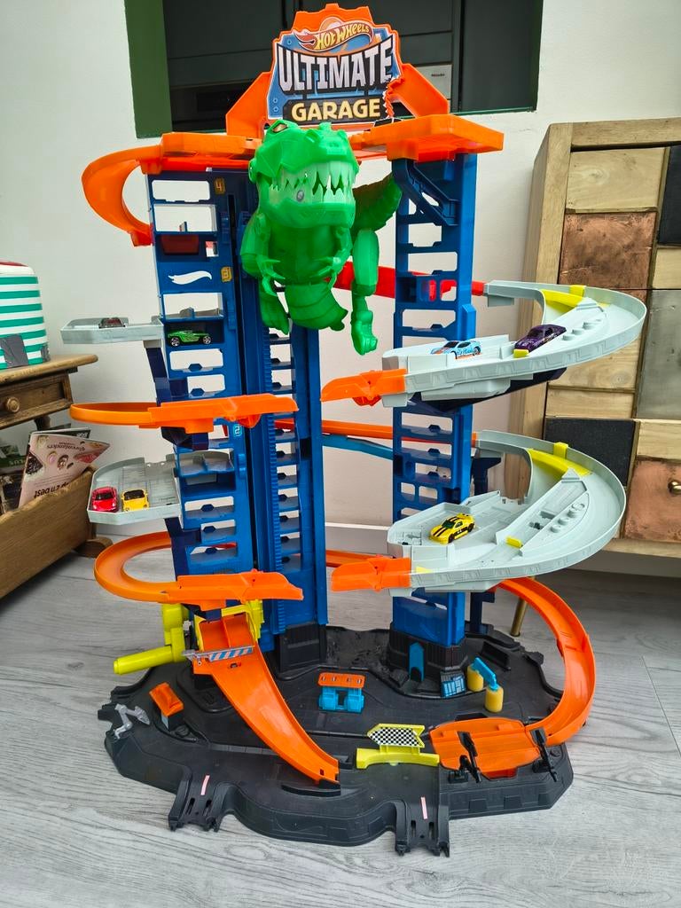 Hot Wheels Ultimate Garage met T-Rex, Ophalen, Gebruikt