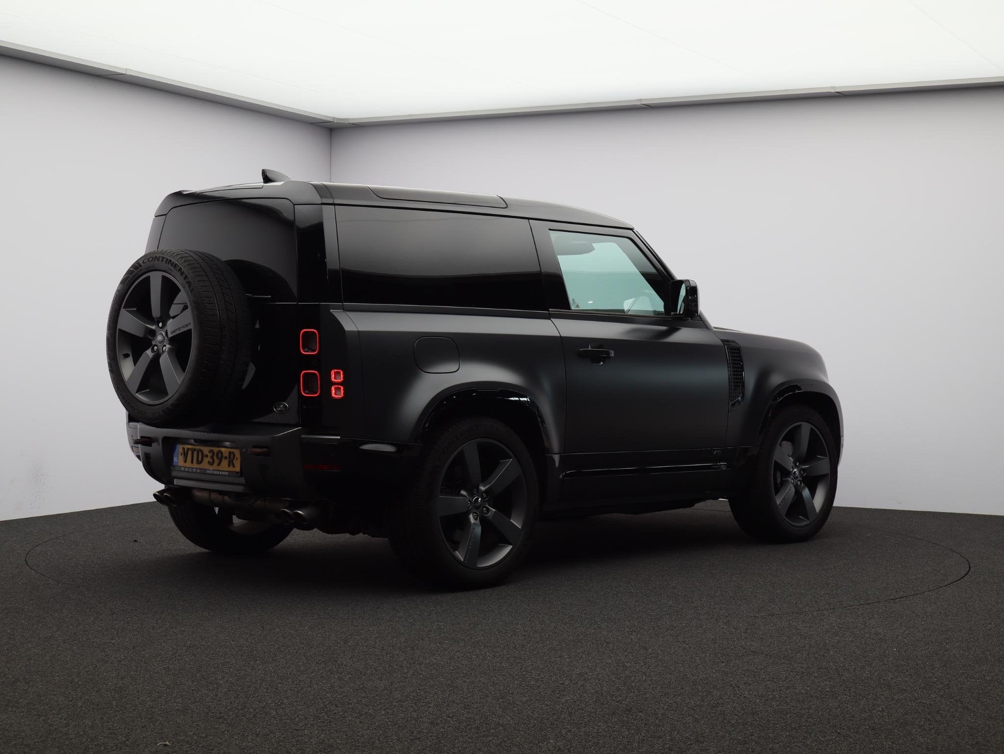 Land Rover Defender Hard Top 5.0 P525 90 V8 Grijs kenteken e, Auto's, Land Rover, Automaat, 2291 kg, Zwart, Origineel Nederlands