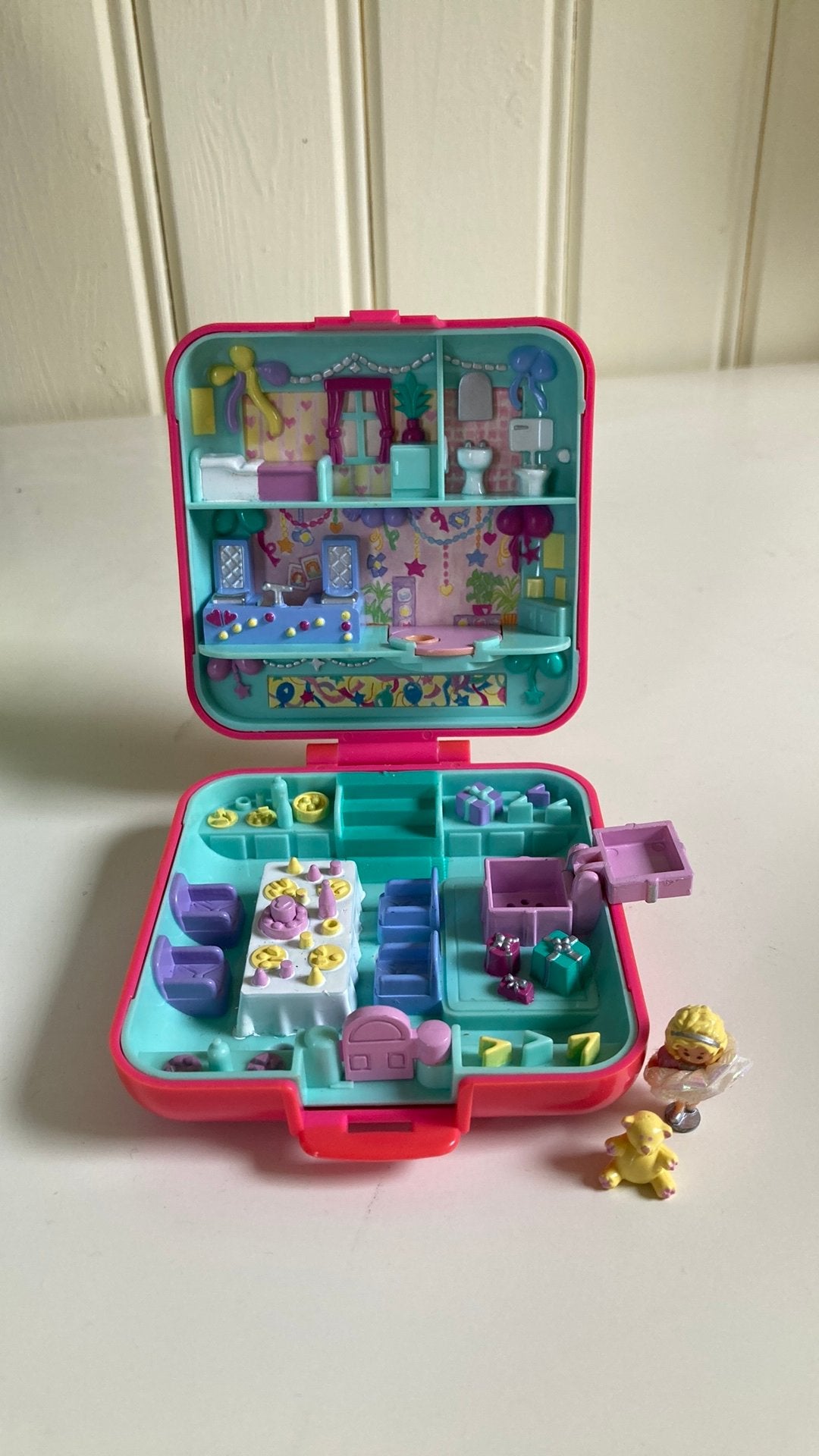 Vintage Polly Pocket (Partytime Surprise ‘89), Ophalen of Verzenden, Zo goed als nieuw, Poppenhuis