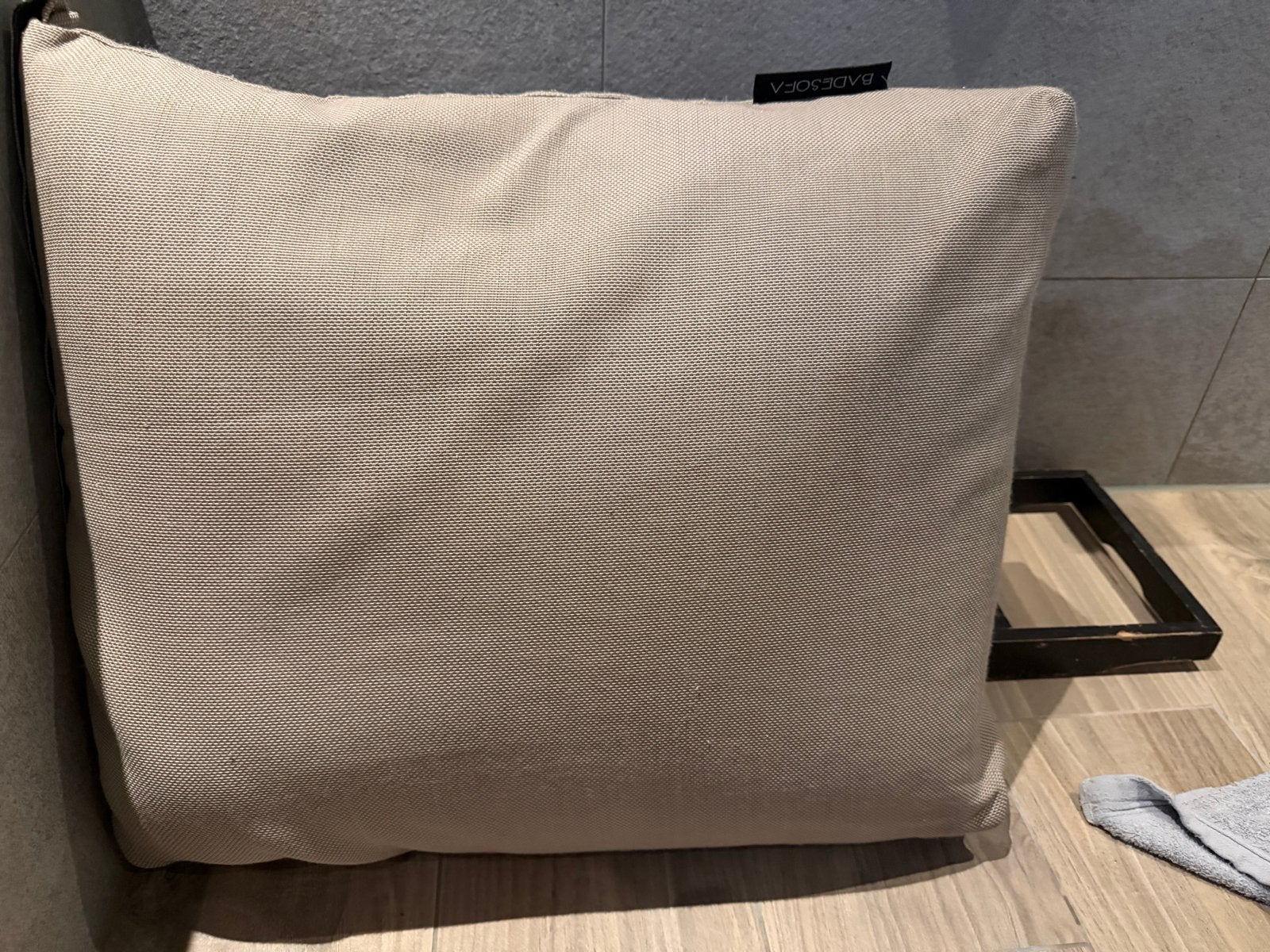 Badsofa kussen maat S - Beige vierkant kussen, Huis en Inrichting, Ophalen, Overige merken, Gebruikt, Beige