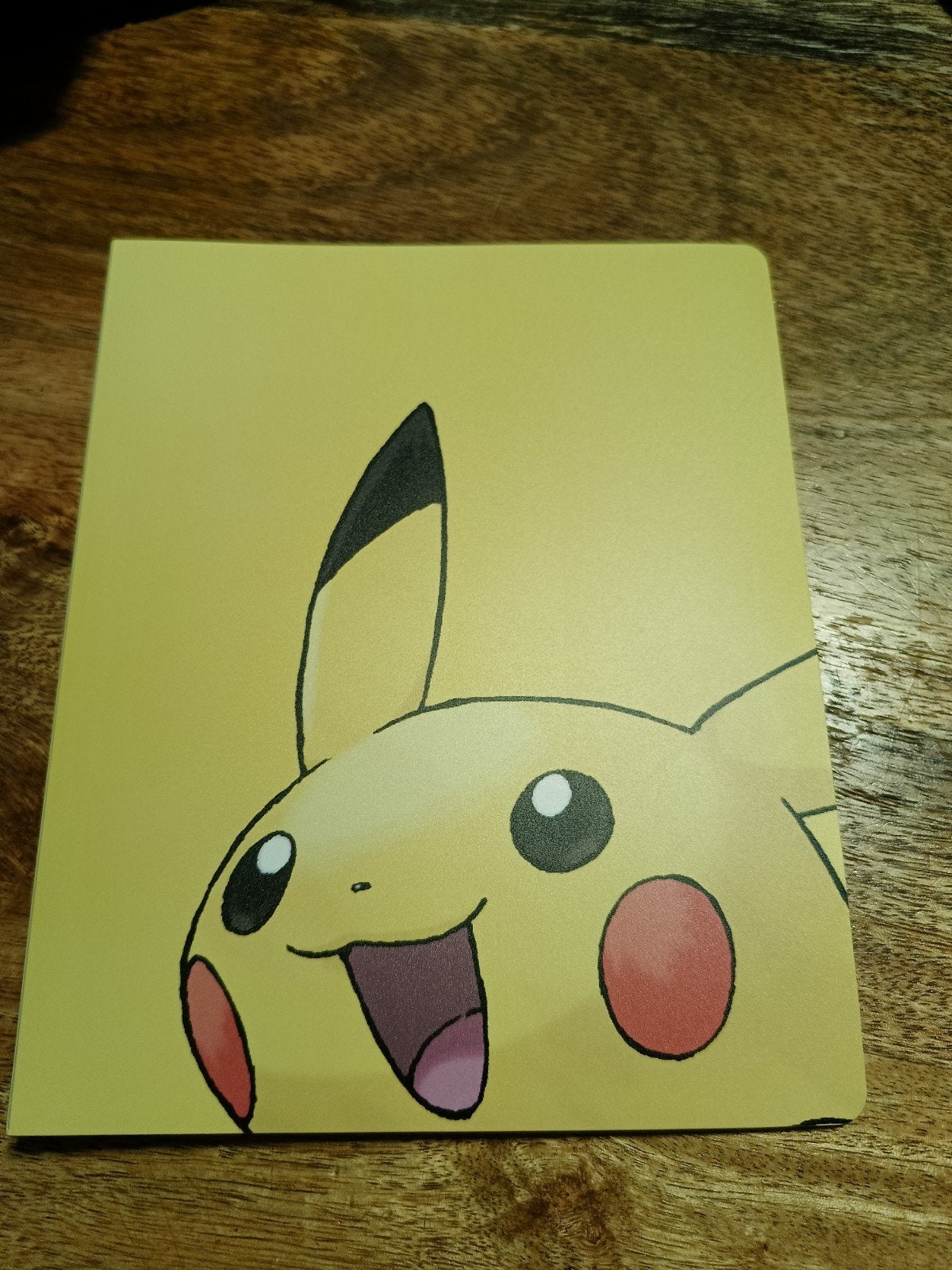 Pokèmon mapje Pikachu, Hobby en Vrije tijd, Verzamelkaartspellen | Pokémon, Ophalen of Verzenden, Nieuw