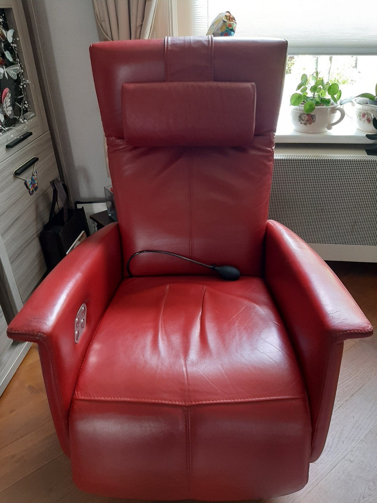 Prominent Elektrisch relexstoel. Donkerrrode kleur., Ophalen, Gebruikt, 75 tot 100 cm, Minder dan 150 cm
