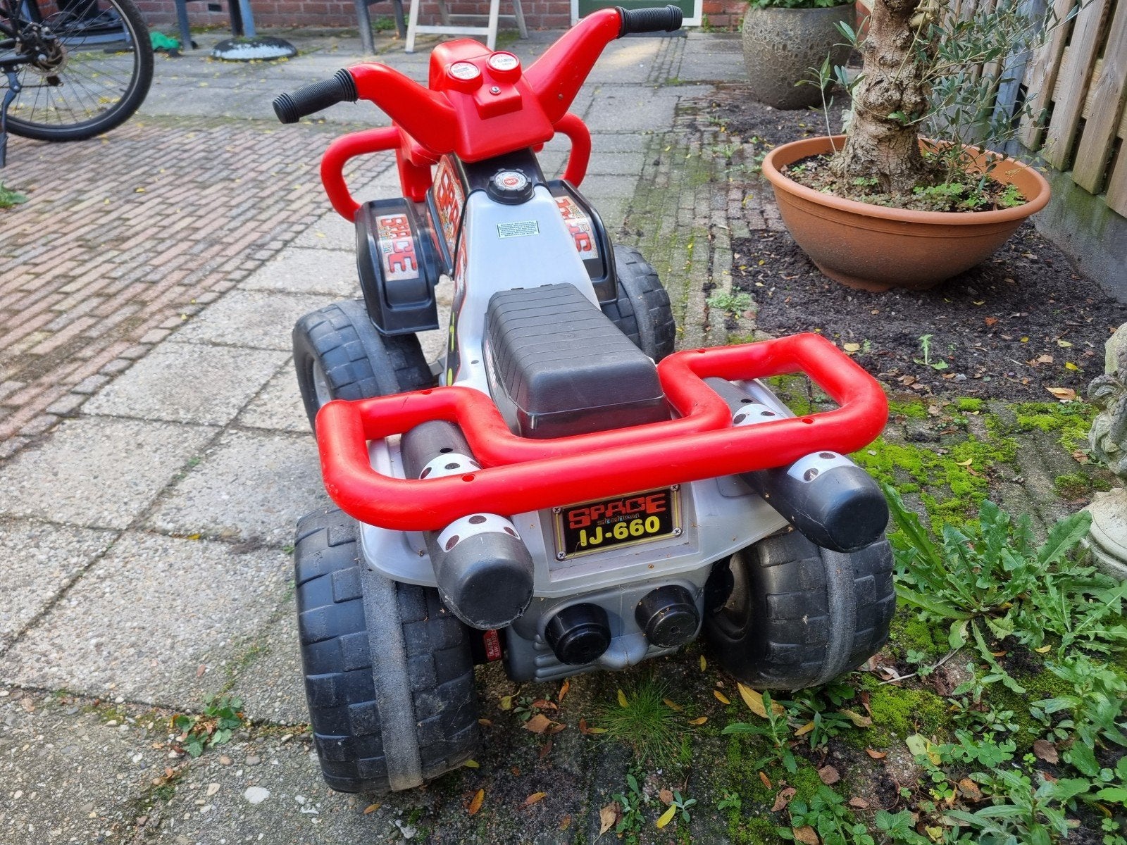 Injusa accu quad zgan, moet nieuwe accu., Zo goed als nieuw
