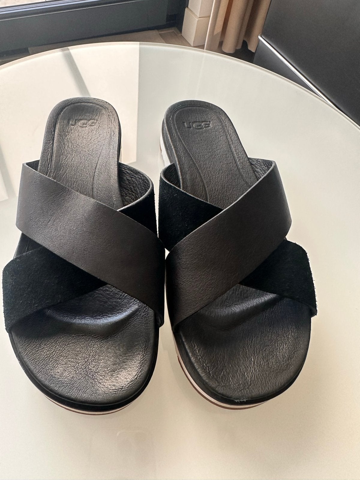 UGG Kari Slide Slippers Zwart - Maat 39 (valt als 38), Slippers, Verzenden, Zwart, Zo goed als nieuw