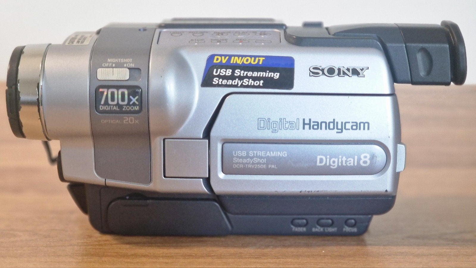 Sony Digital Handycam DCR-TRV250E Digital 8 Camcorder, 20x of meer, Overige soorten, Ophalen of Verzenden, Zo goed als nieuw