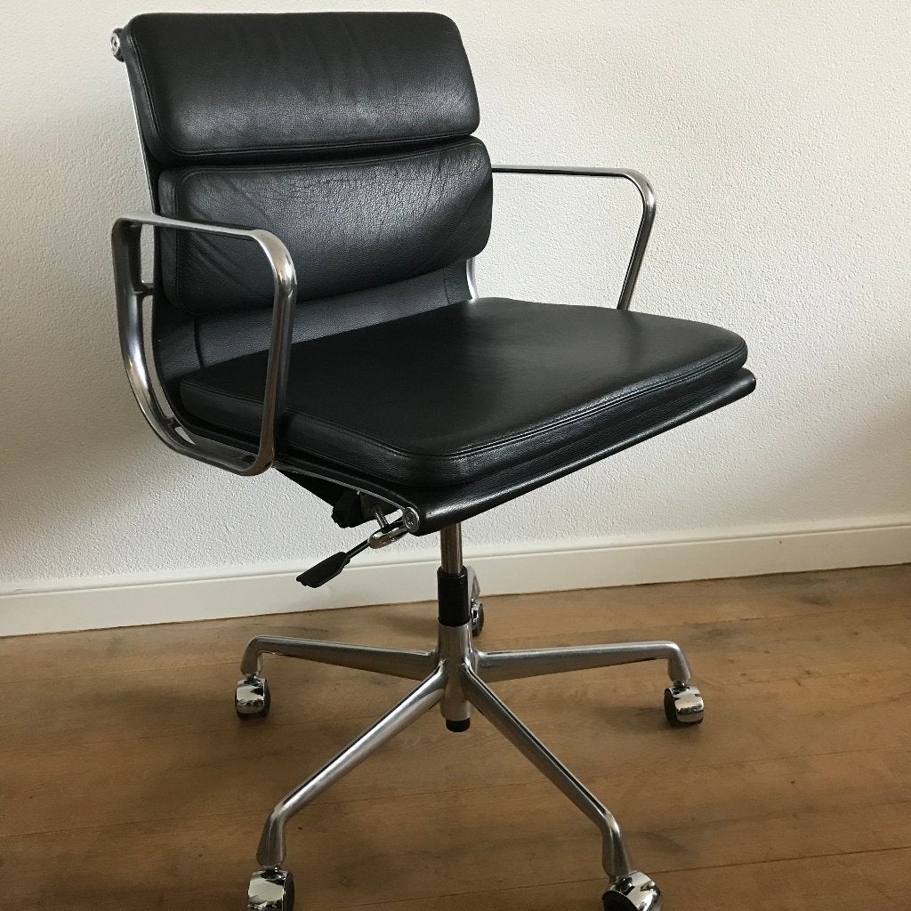 IZGS Vitra Eames softpad Aluminium chair EA 217 GEPOLIJST, Huis en Inrichting, Bureaustoelen, Ophalen, Zwart, Zo goed als nieuw