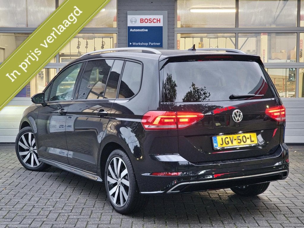 Volkswagen Touran 1.5 TSI DSG United R-line 7p|LED Matrix|7-, Auto's, 15 km/l, 4 cilinders, 7 stoelen, Zwart