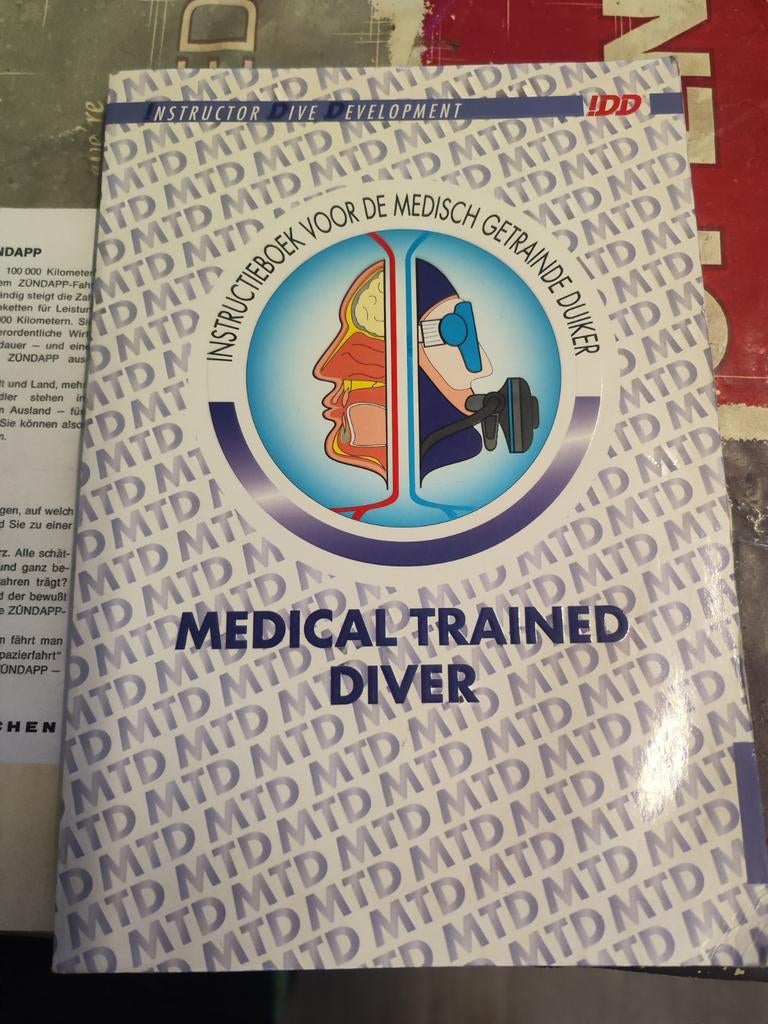 Instructieboek Medisch Getrainde Duiker (MTD) idd, Boeken, Ophalen of Verzenden, Zo goed als nieuw