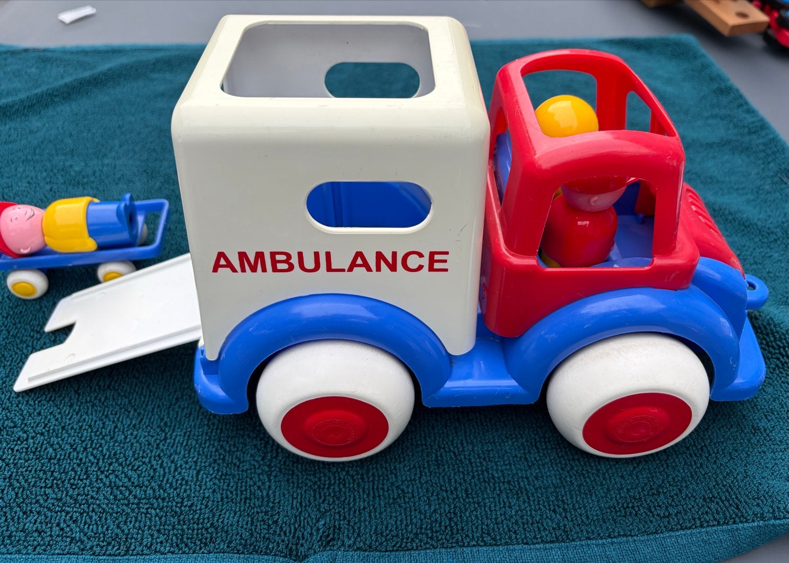 Viking Toys Ambulance met brancard en poppetjes, Ophalen of Verzenden, Gebruikt