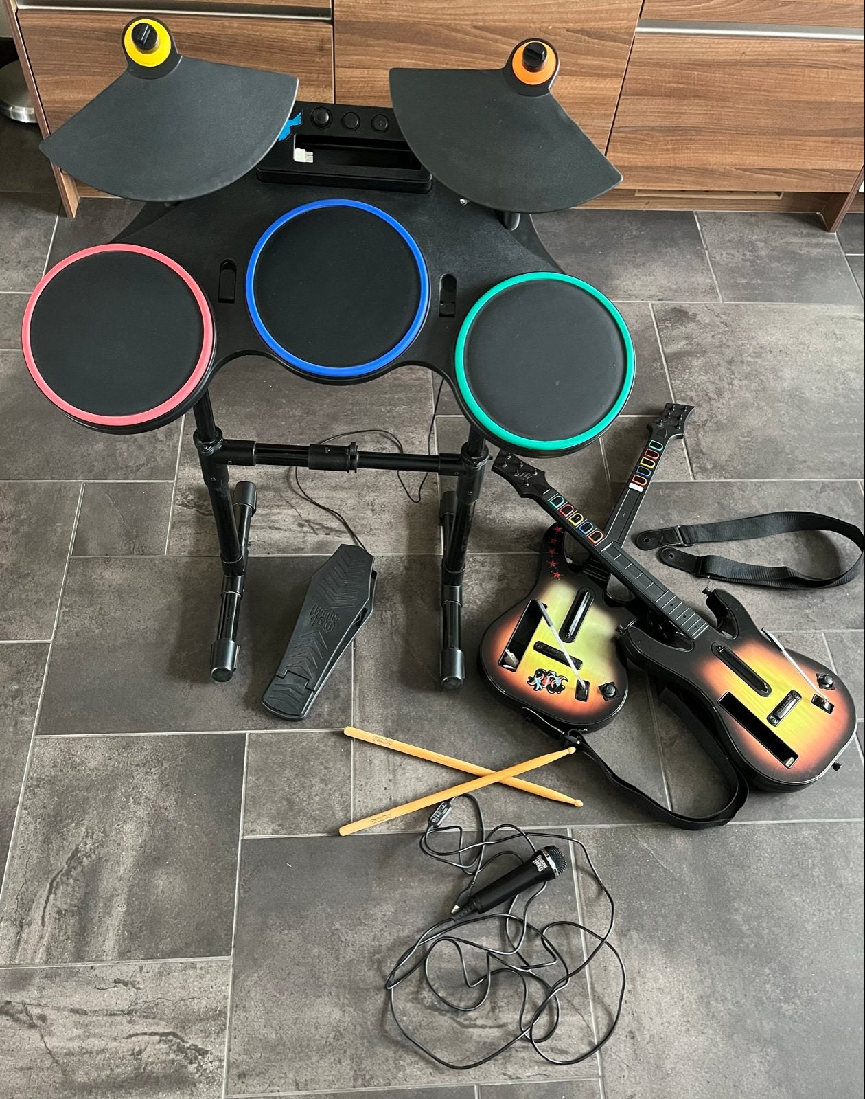 Guitar Hero Band set voor Nintendo Wii, Ophalen of Verzenden, Gebruikt, Zonder controller, Met games