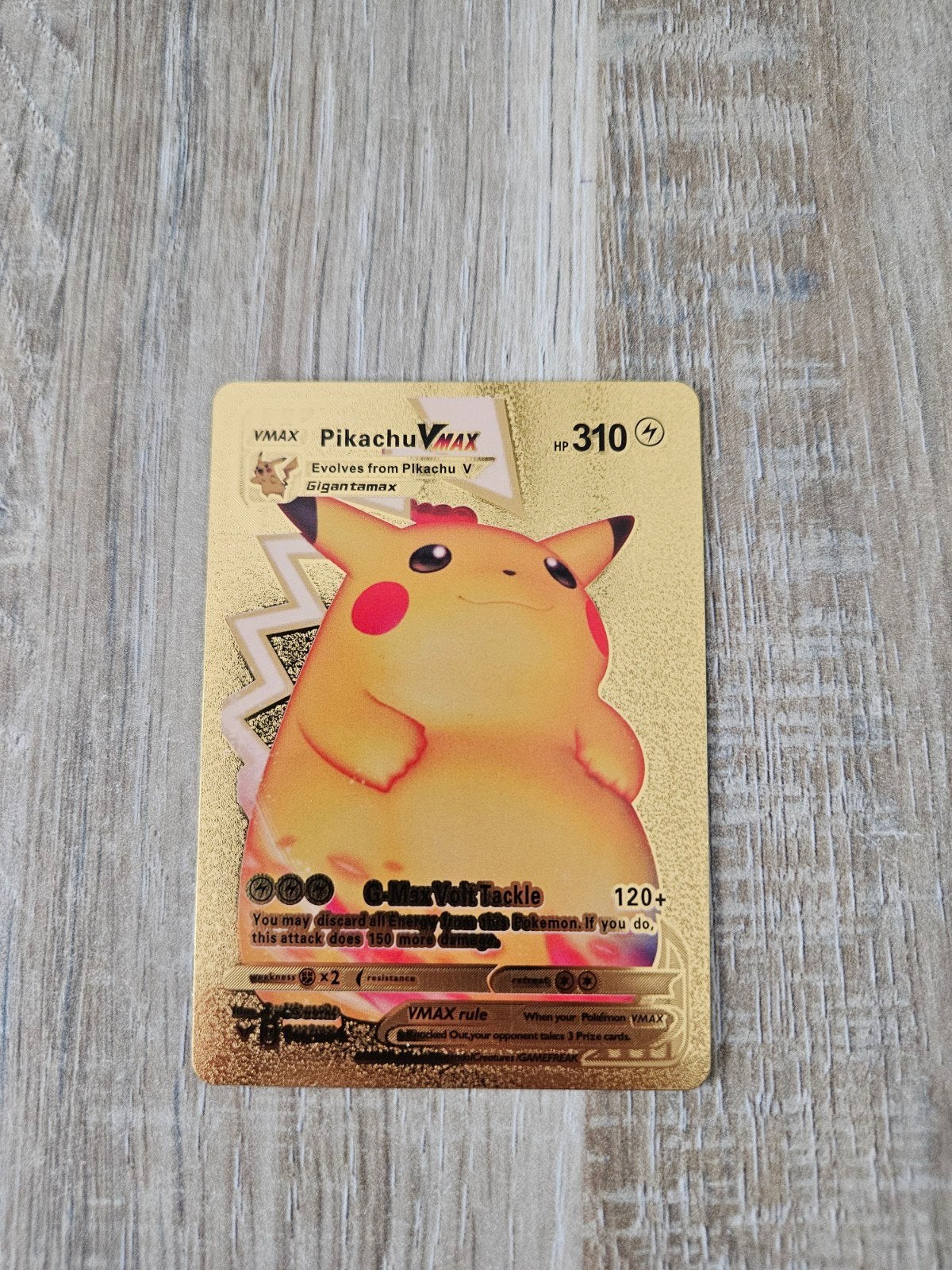 Pikachu Vmax gouden pokemon kaart, Ophalen of Verzenden, Zo goed als nieuw