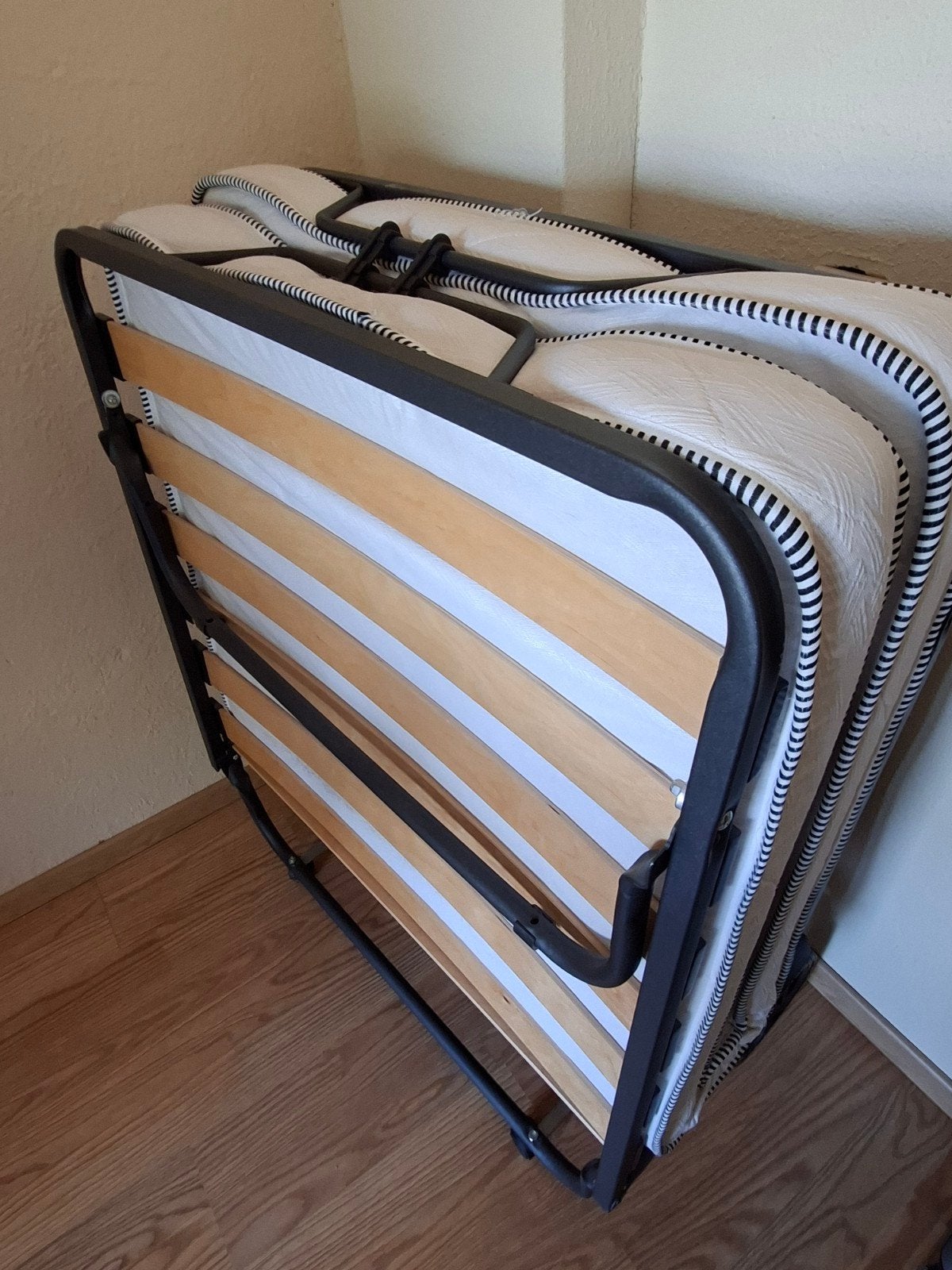 Opvouwbaar logeerbed met matras, Ophalen, Eenpersoons, Zwart, 80 cm