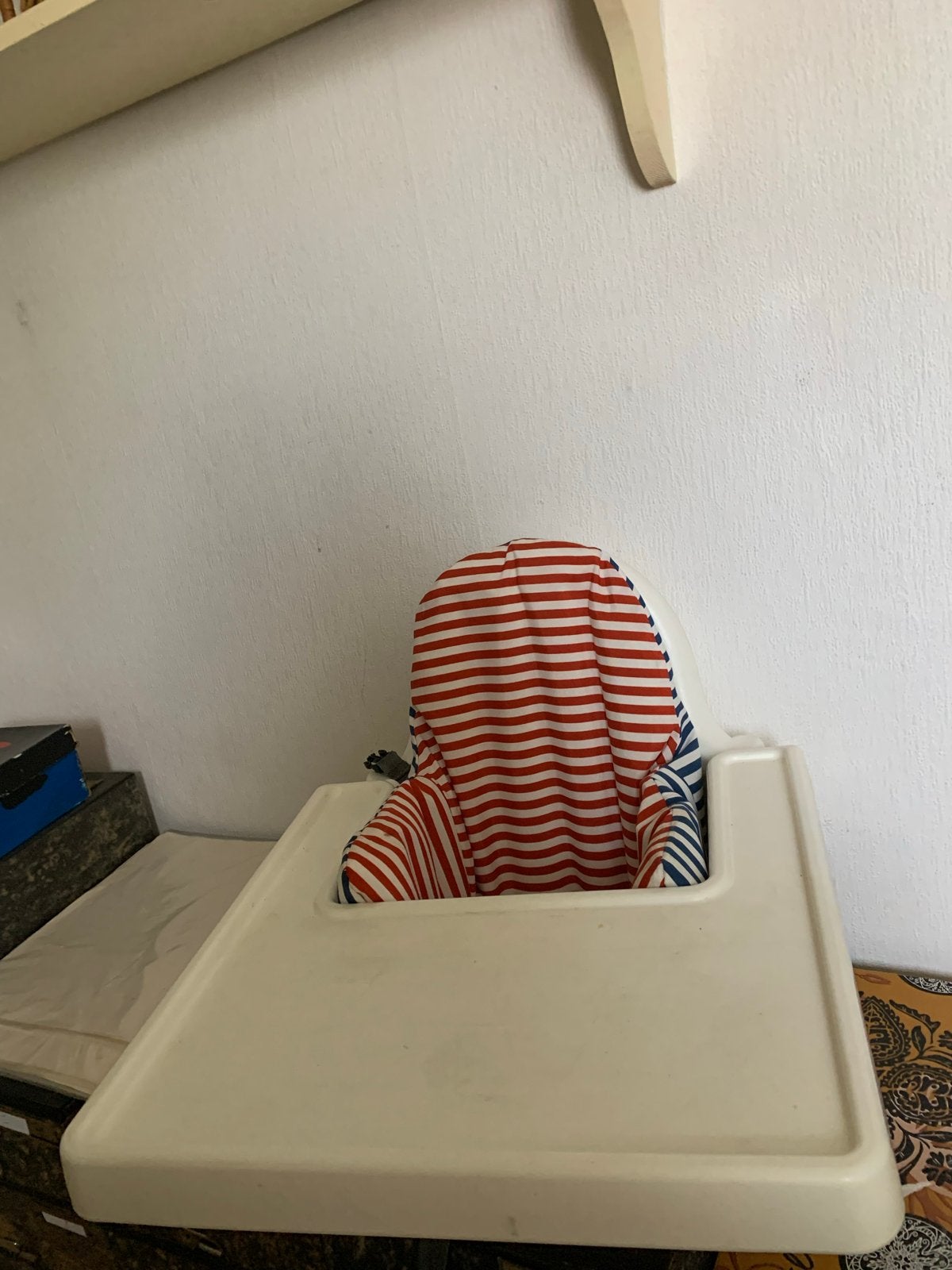 Ikea Kinderstoel met gestreepte bekleding, Ophalen, Gebruikt, Overige typen, Afneembaar eetblad