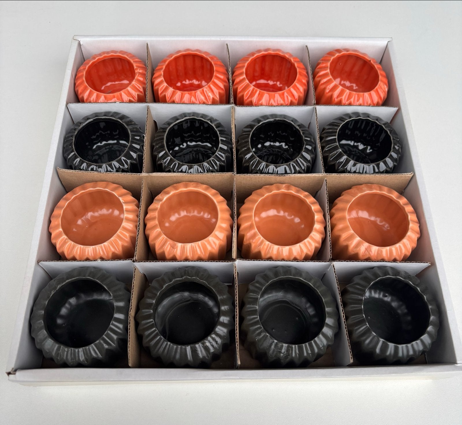 16 stuks waxinelichthouders - Oranje en Zwart, Ophalen, Meerkleurig, Waxinelichthouder, Nieuw