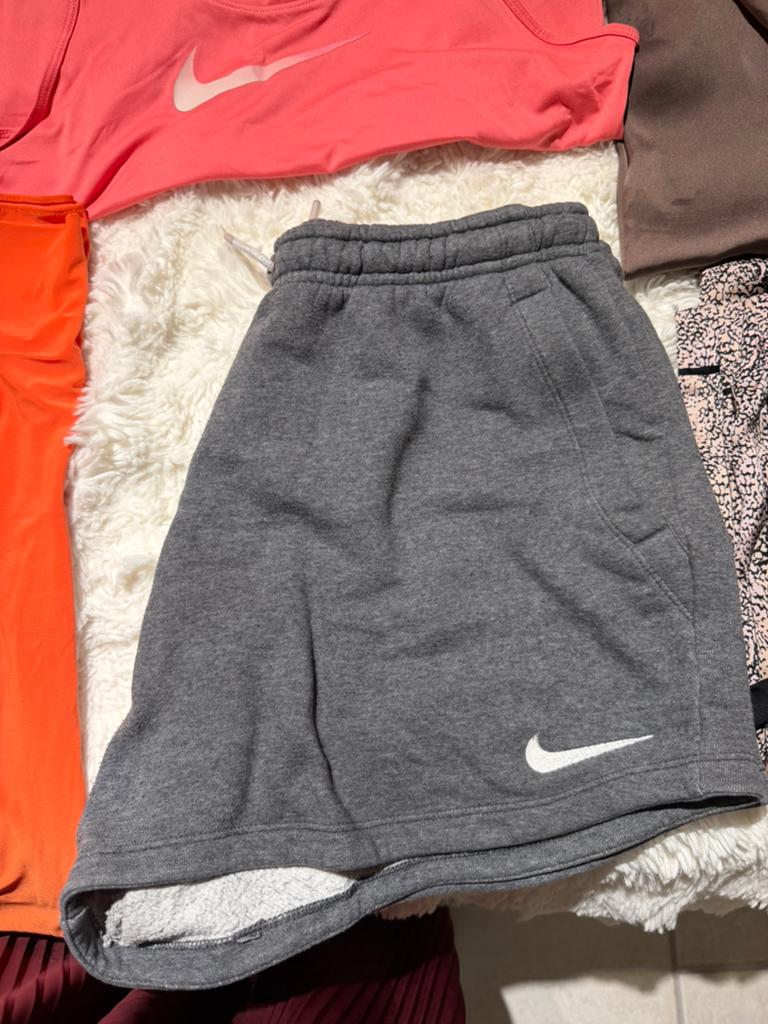 Nike short, Ophalen of Verzenden, Zo goed als nieuw, Grijs, Fitness of Aerobics