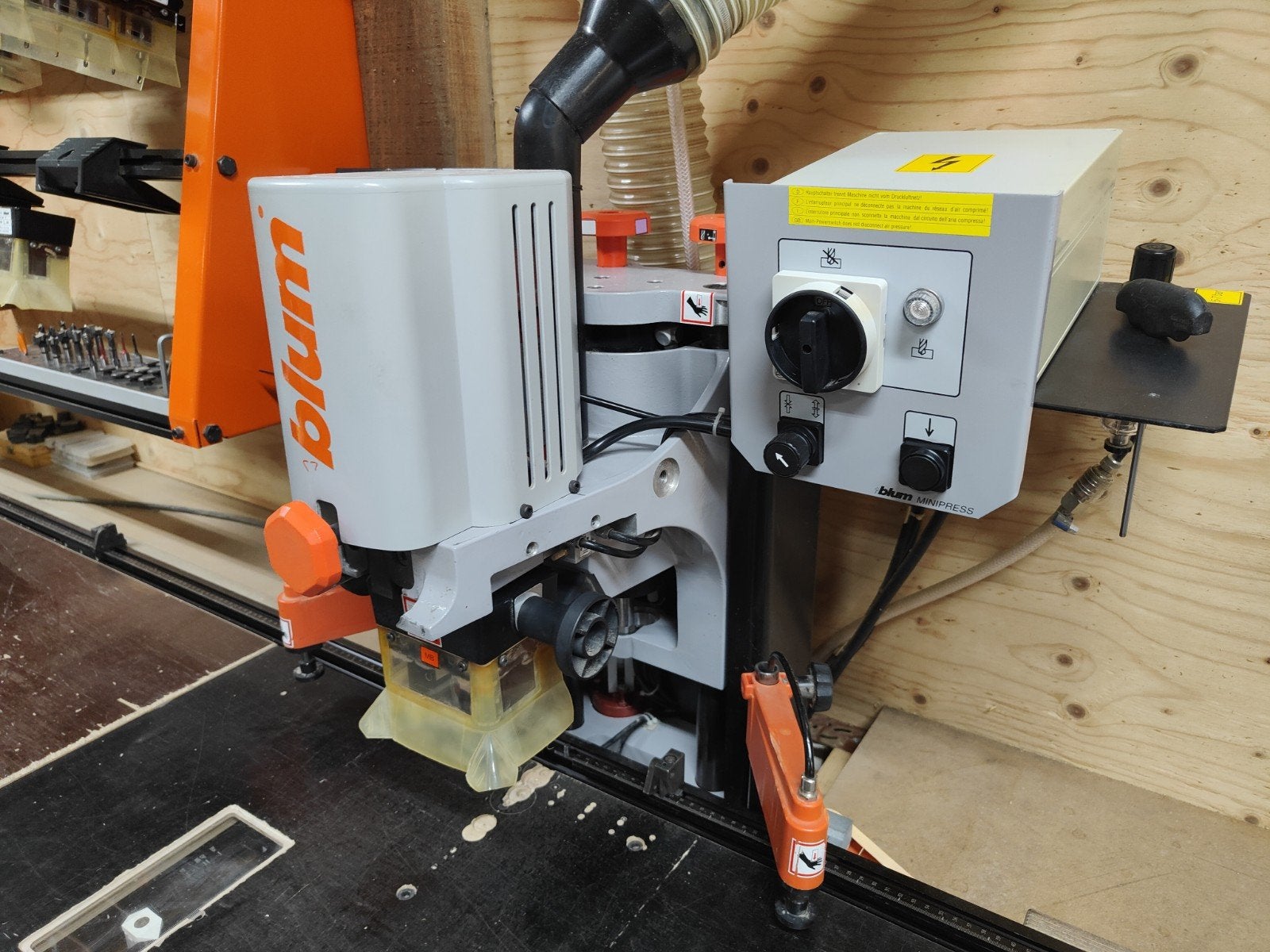 BLUM MINIPRESS PRO RIJBOORMACHINE, Ophalen