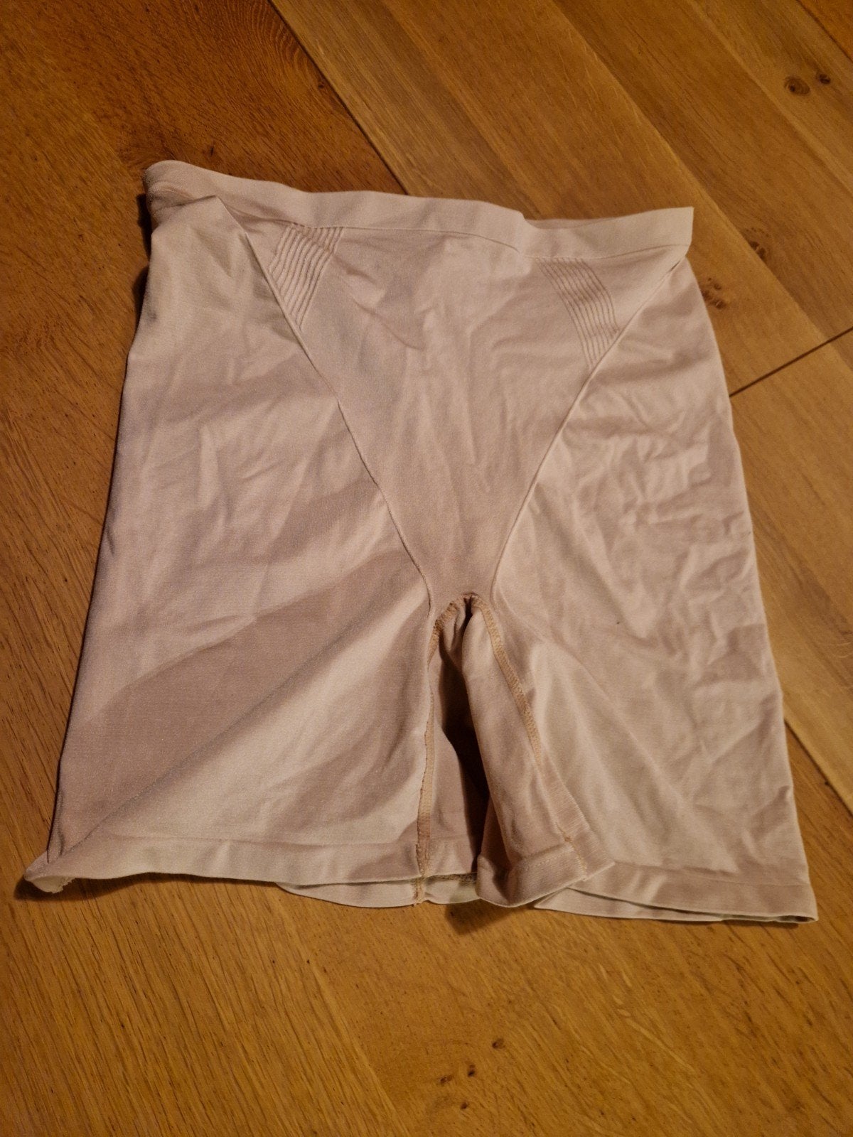 CORRIGEREND BROEKJE MAAT XL HEMA, Hema, Ophalen of Verzenden, Beige, Broekje of Short