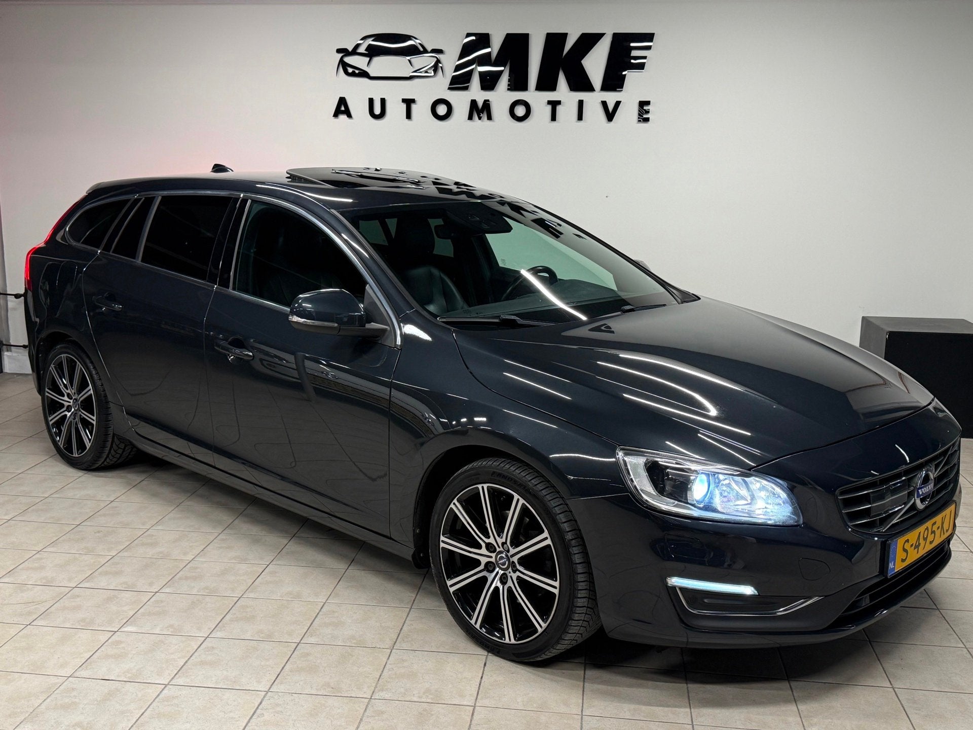 Volvo V60 2.0 T5 Ocean Race 2015 ECC/XENON/LMV/PDC/LEER/NAVI, Auto's, Euro 6, 4 cilinders, 1969 cc, Geïmporteerd