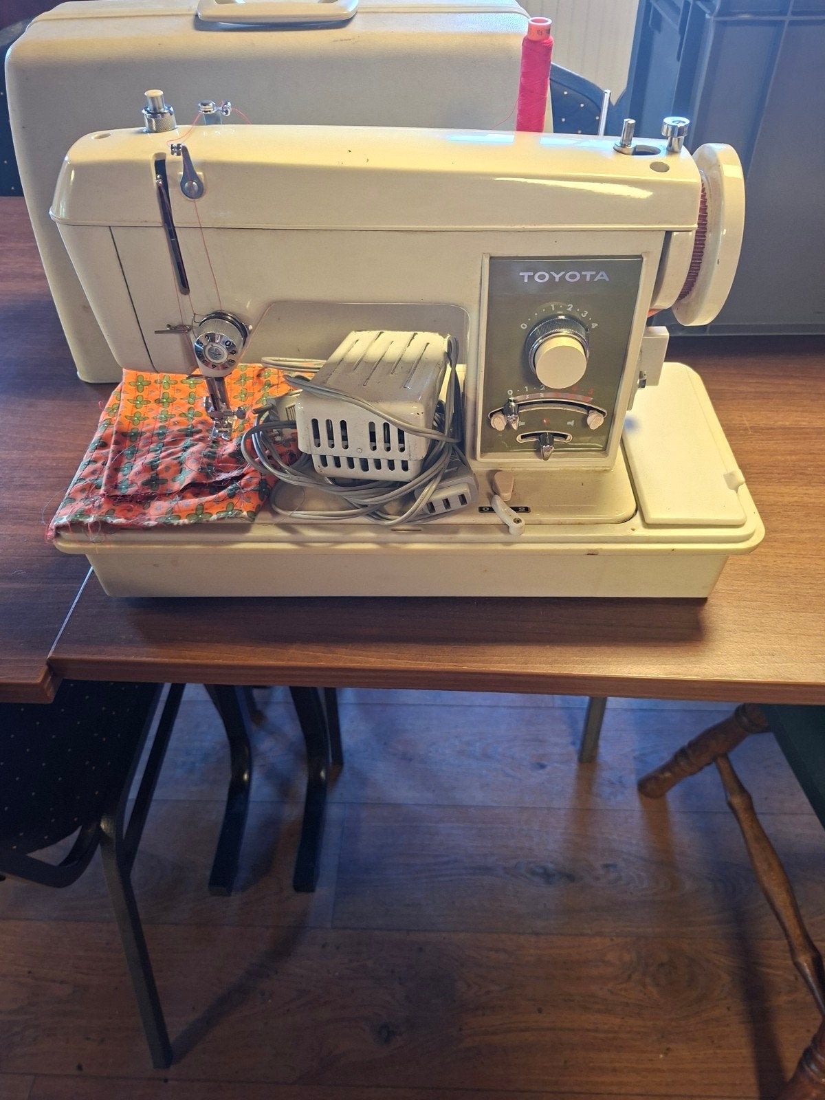 Toyota Naaimachine met Koffer - Vintage Model, Ophalen of Verzenden, Gebruikt, Naaimachine, Overige merken