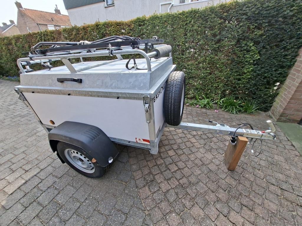 Bagagewagen / aanhanger met 3 fietsendragers en deksel, Ophalen, Zo goed als nieuw