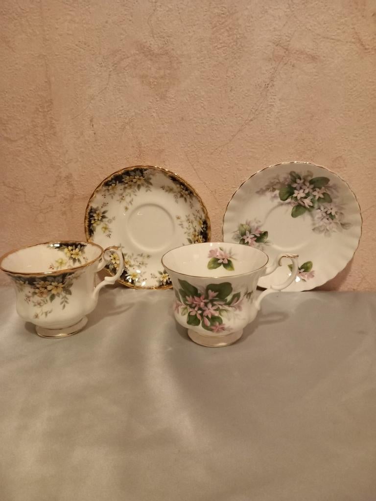 2 kop en schotels Royal Albert herenkopjes, Ophalen of Verzenden, Zo goed als nieuw, Zilver, Overige materialen