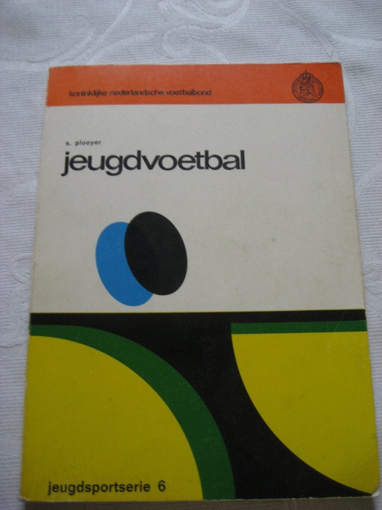Boek sport jeugdvoetbal KNVB Boekje over jeugdvoetbal deel 6, Gelezen, Ophalen of Verzenden, Balsport, Siem Plooyer