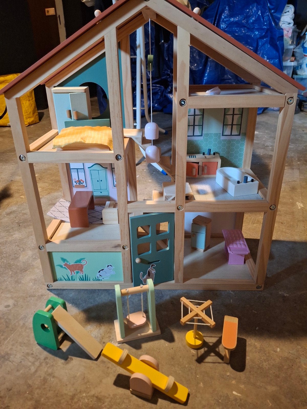 Houten hema poppenhuis nieuw met meubels en poppetjes, Ophalen, Gebruikt, Overige typen
