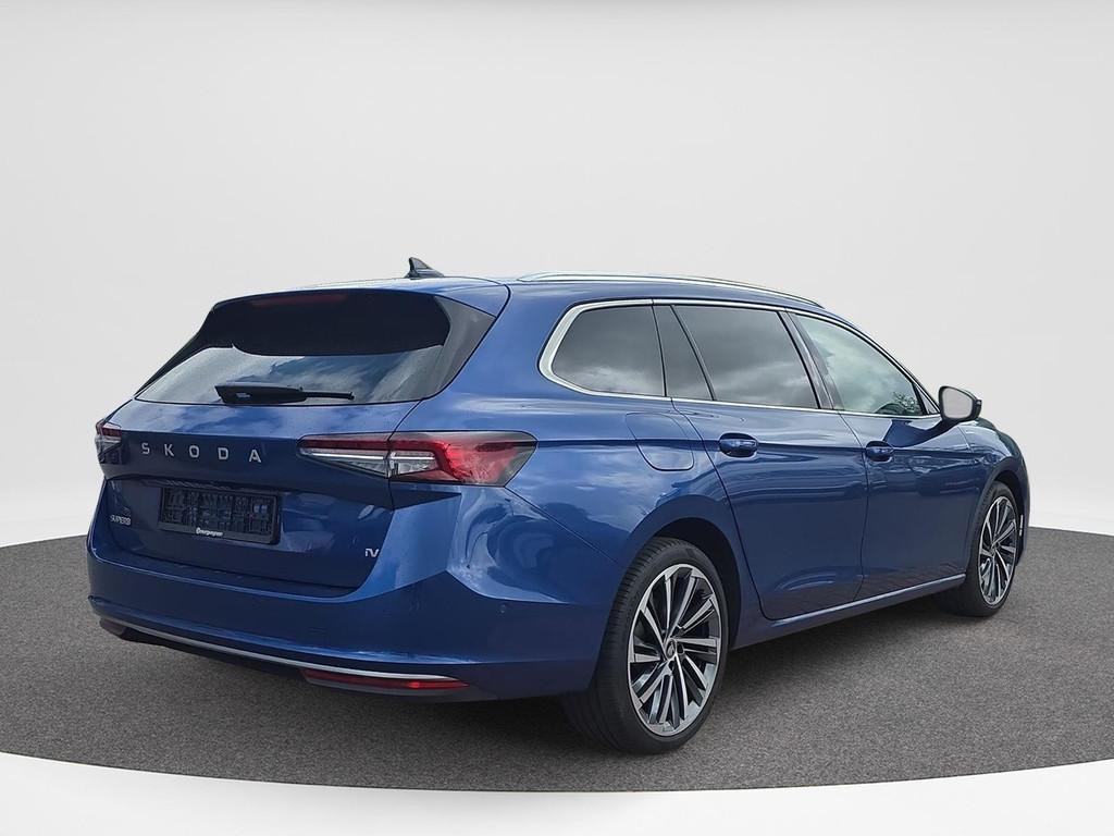 Skoda Superb Combi 1.5 TSI PHEV Laurin & Klement | VOL! | Tr, Auto's, Skoda, Euro 6, 4 cilinders, Blauw, 26 kWh