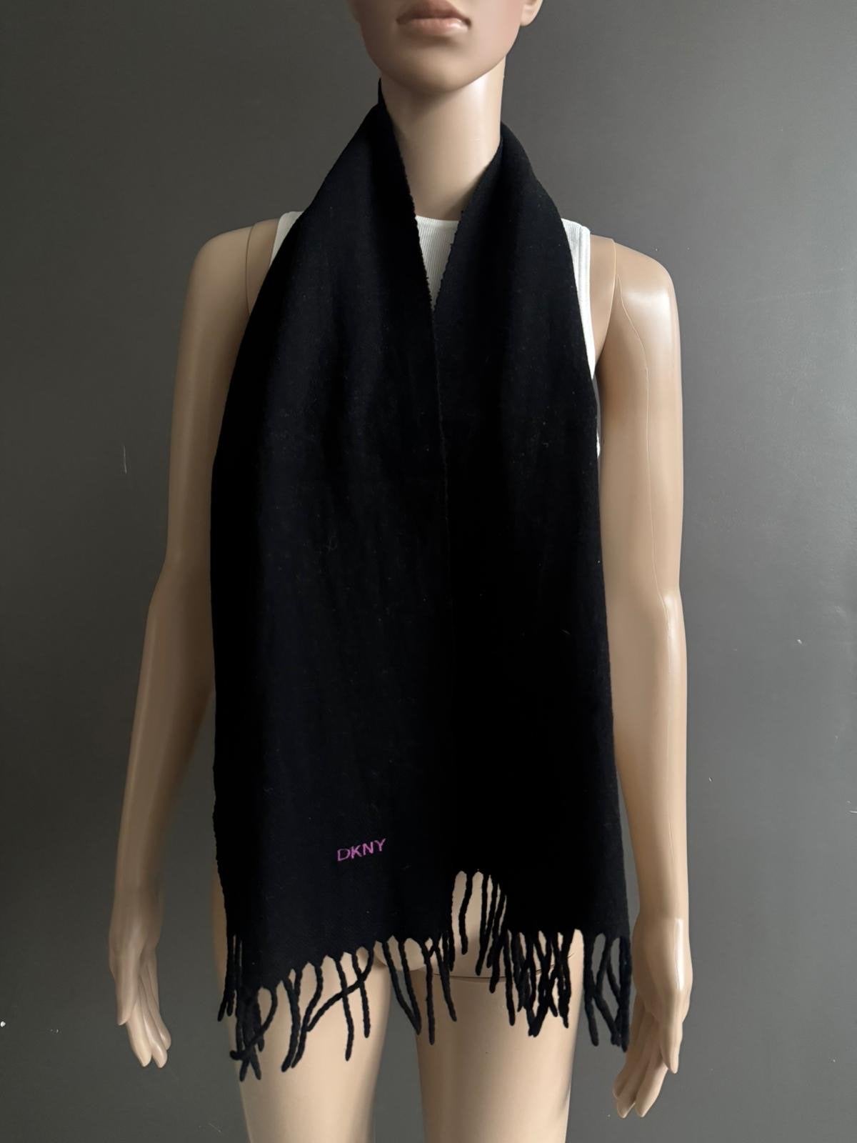 DKNY Zwarte Sjaal met Franjes, Verzenden, Gedragen, Maat 38/40 (M), Sjaal