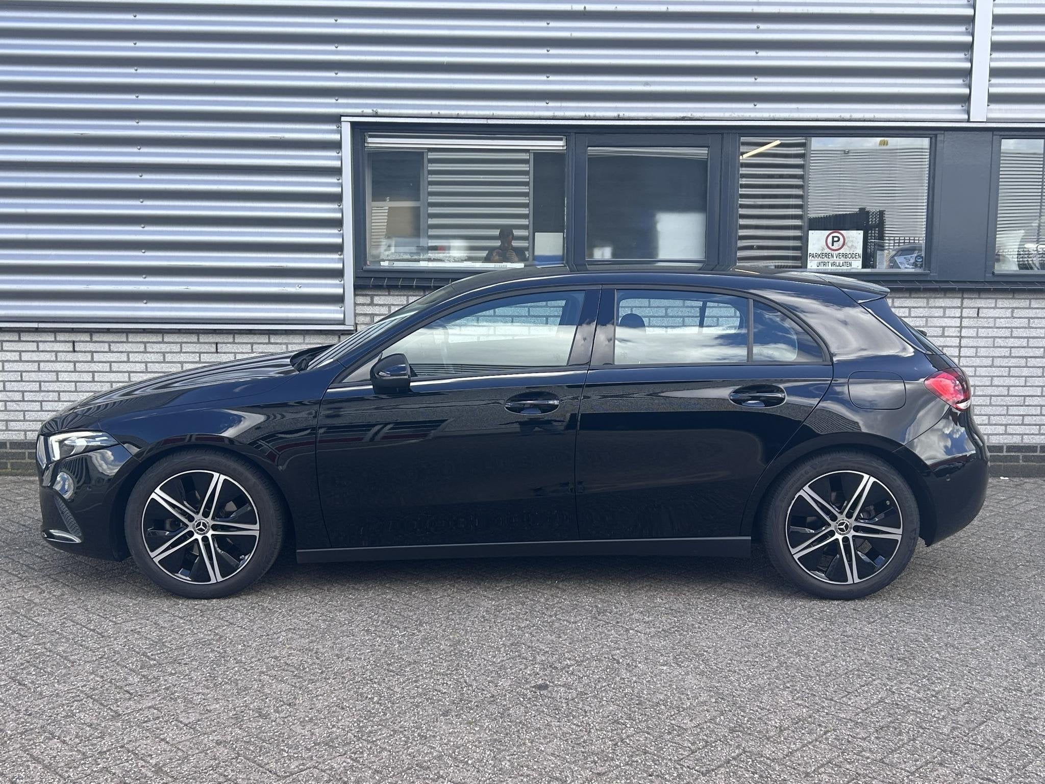 Mercedes-Benz A-klasse 180 Business Solution | Apple CarPlay, Auto's, 12 maanden, Gebruikt, 4 cilinders, Zwart