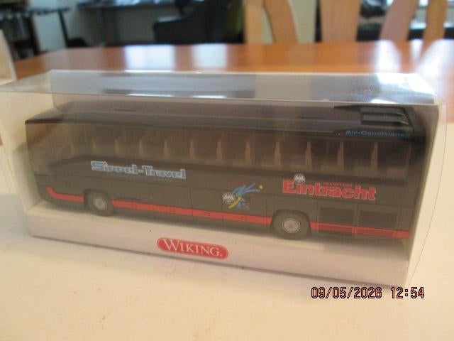 Voetbal spelersbus Eintracht Frankfurt Mercedes O 404 RHD, Ophalen of Verzenden, Nieuw, Bus of Vrachtwagen, Wiking