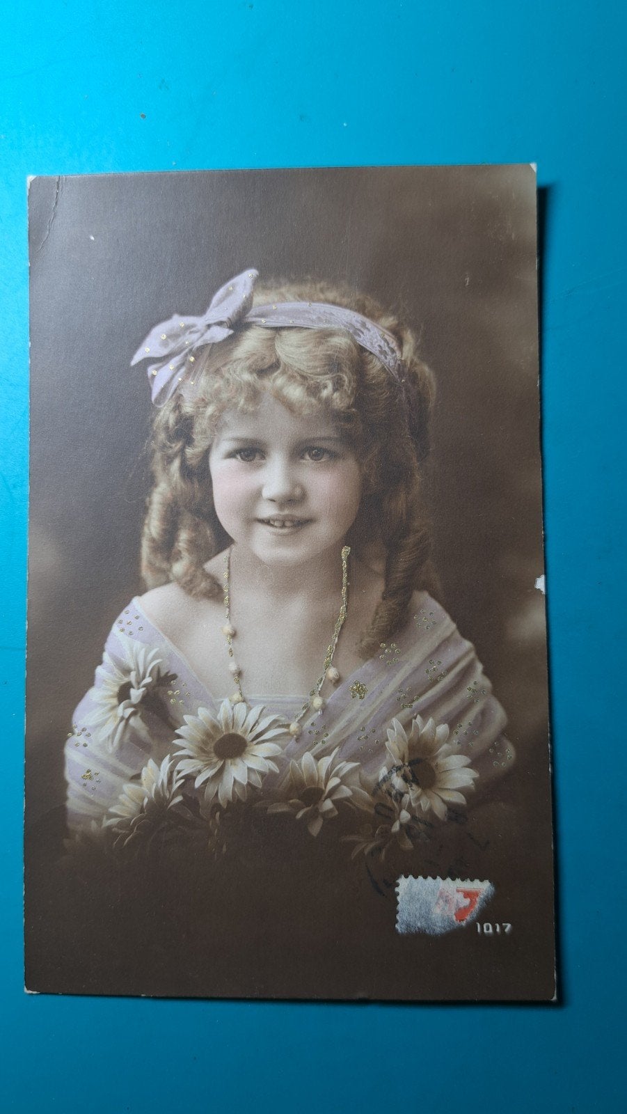 Meisje model kindmodel paarse strik gouden glitters 1915, Ophalen of Verzenden, Voor 1920, Gelopen, Kinderen