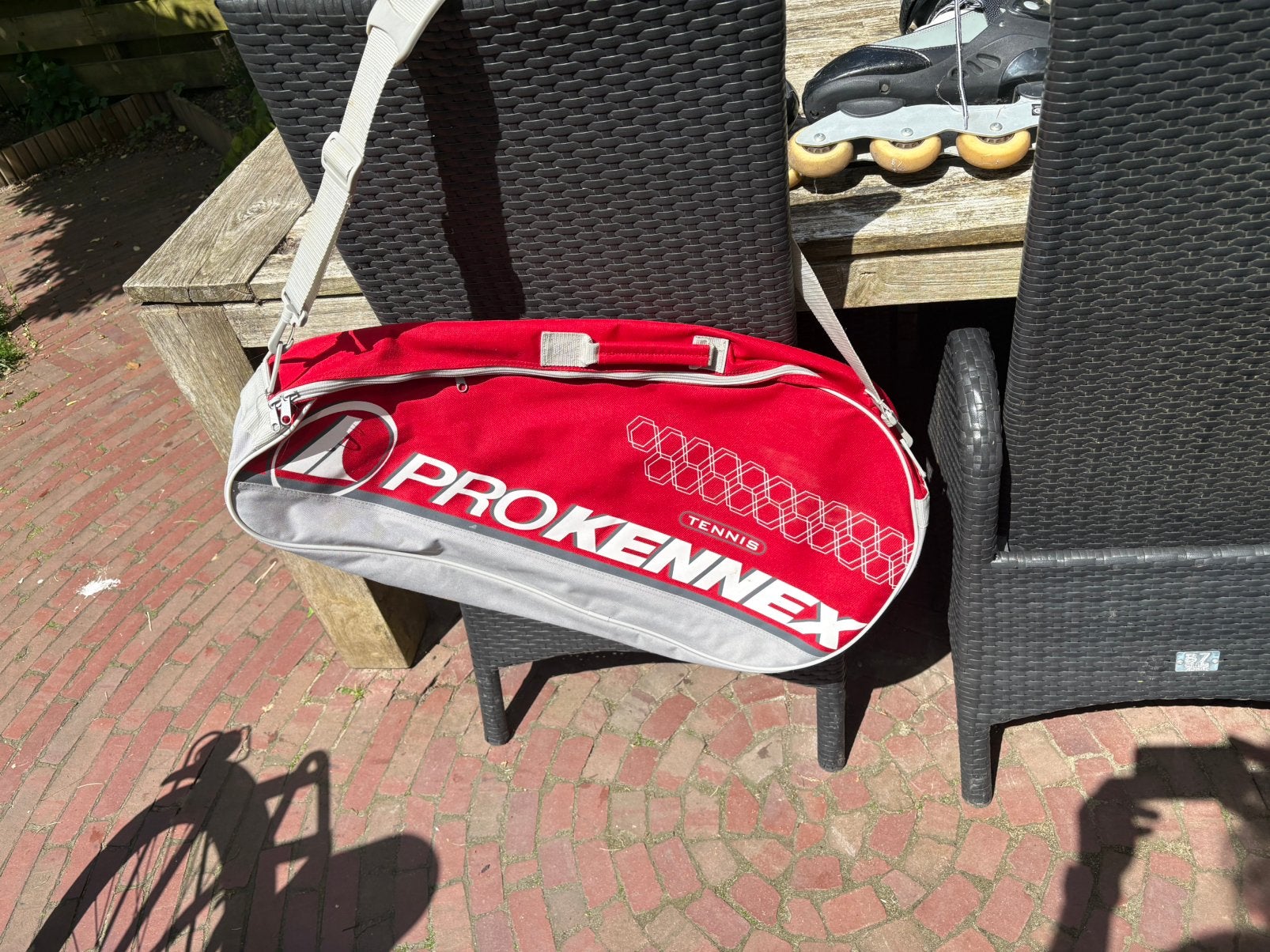 Mooi dude tennis racket, Tickets en Kaartjes, Sport | Tennis, Eén persoon, April