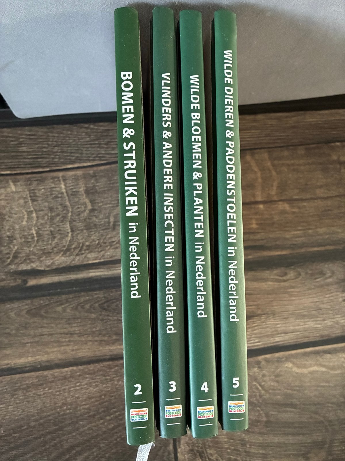 Natuurboeken Postcode Loterij: Bomen, Vlinders, Bloemen, Die, Ophalen of Verzenden, Zo goed als nieuw, Natuur algemeen