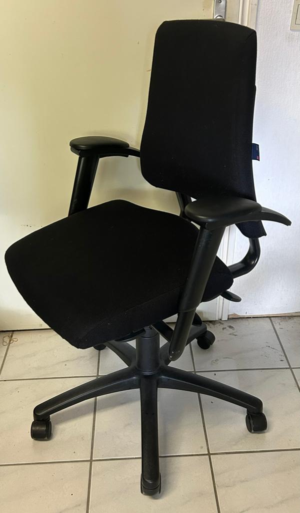 BMA AXIA OFFICE ERGONOMISCHE BUREAUSTOEL, Ophalen, Zo goed als nieuw, Zwart