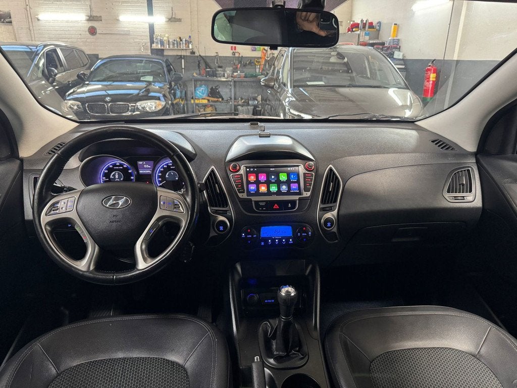 Hyundai Ix35 2.0i Style AIRCO|CRUISE|PDC|TREKHAAK|BLUETOOTH|, Auto's, Hyundai, Zwart, 4 cilinders, Blauw, Leder en Stof