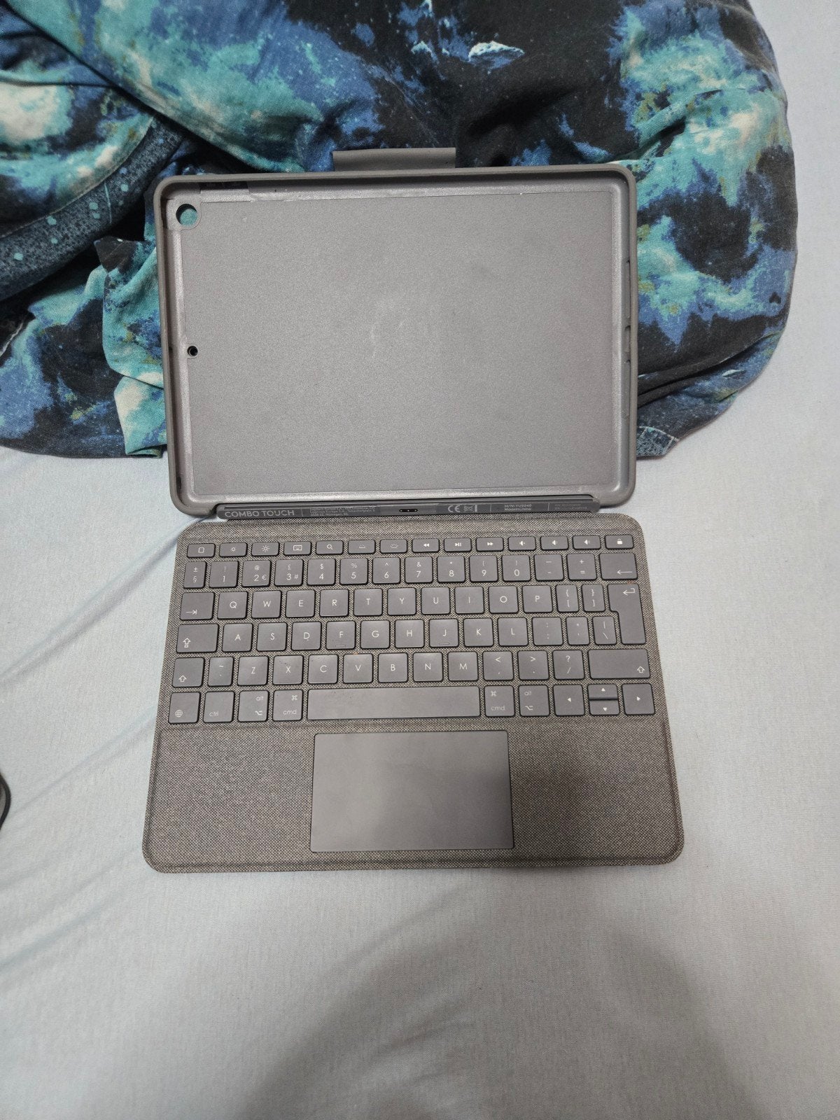 Logitech Combo Touch toetsenbordhoes voor 10.2-inch iPad, Computers en Software, Tablet-hoezen, Gebruikt, Bescherming voor- en achterkant