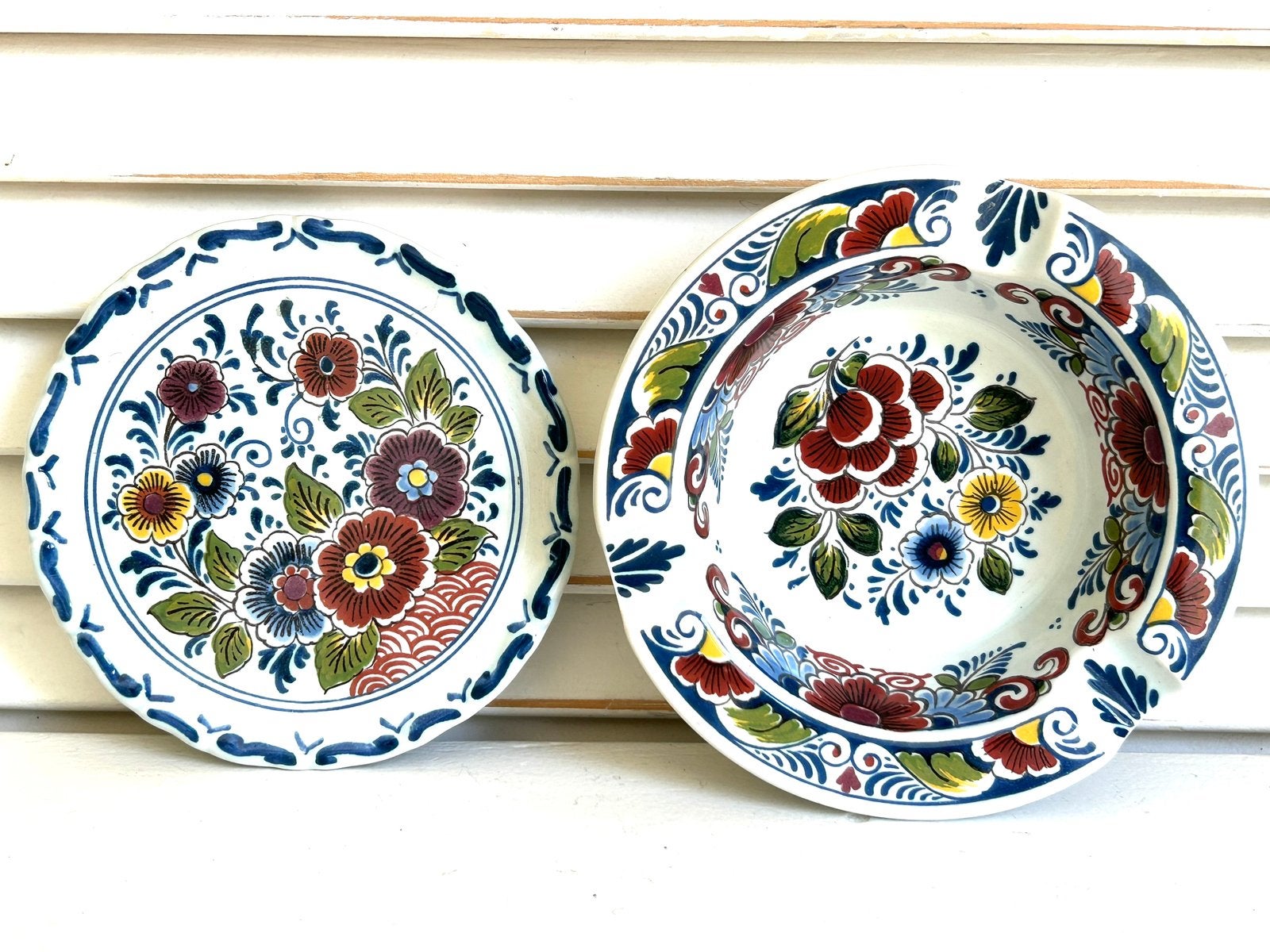 Vintage polychroom Oud Delft wandbordje en asbak, Antiek en Kunst, Ophalen