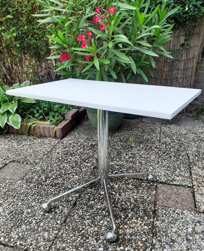 Vintage, TV tafel, bijzettafel op wielen,, Overige materialen, Minder dan 55 cm, Gebruikt, Rechthoekig