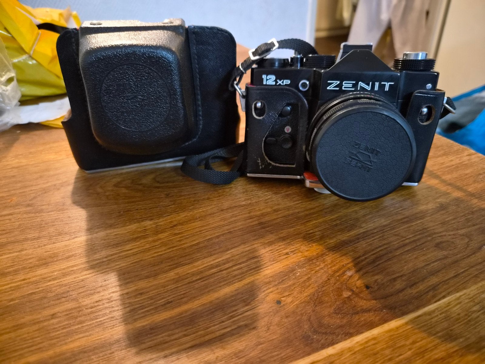 Zenit 12XP Spiegelreflexcamera met leren hoes, Ophalen of Verzenden