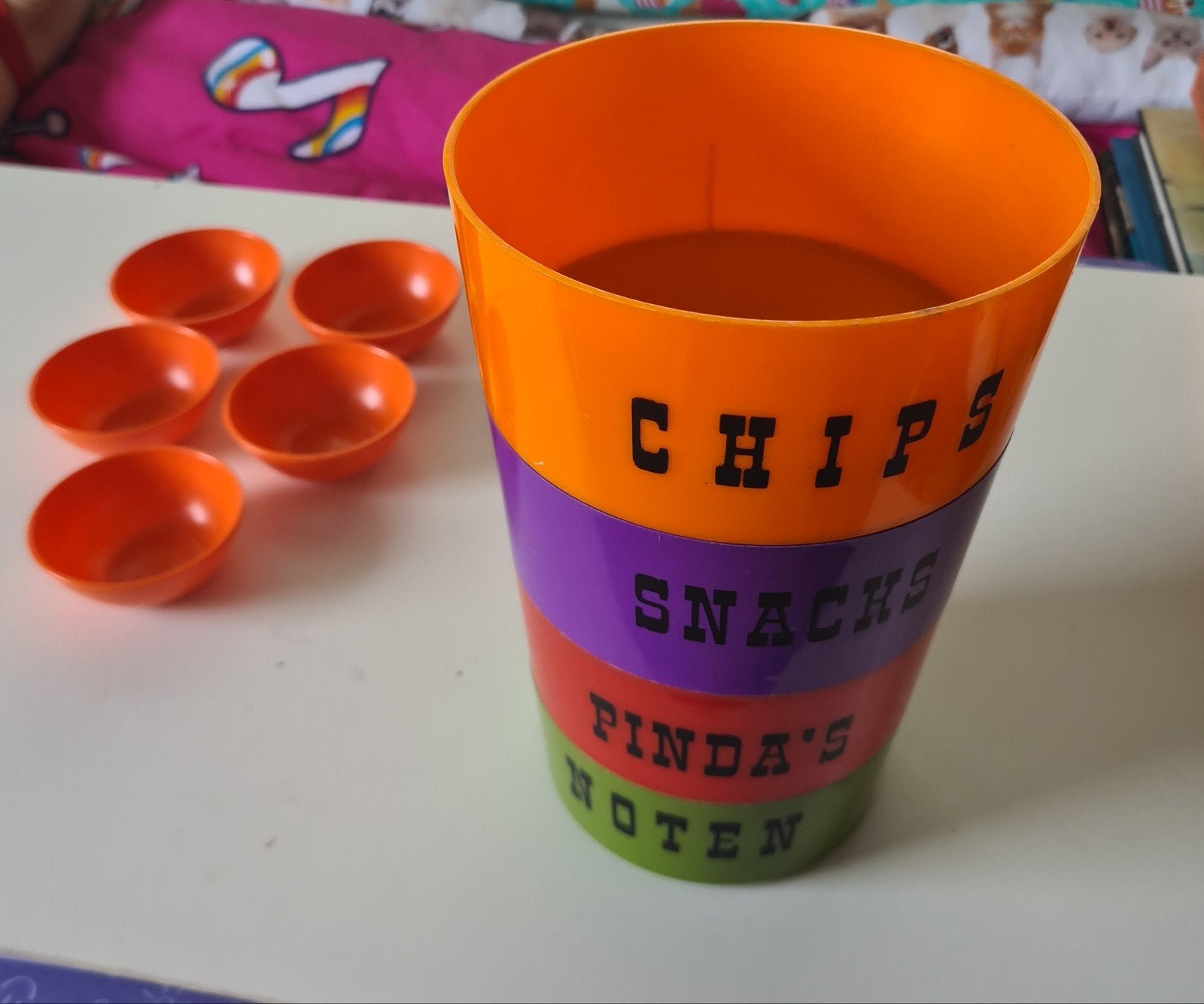 Retro pinda bakjes oranje  en snacschaaltjes stapelbaar, Verzamelen, Verzenden, Huis en Inrichting