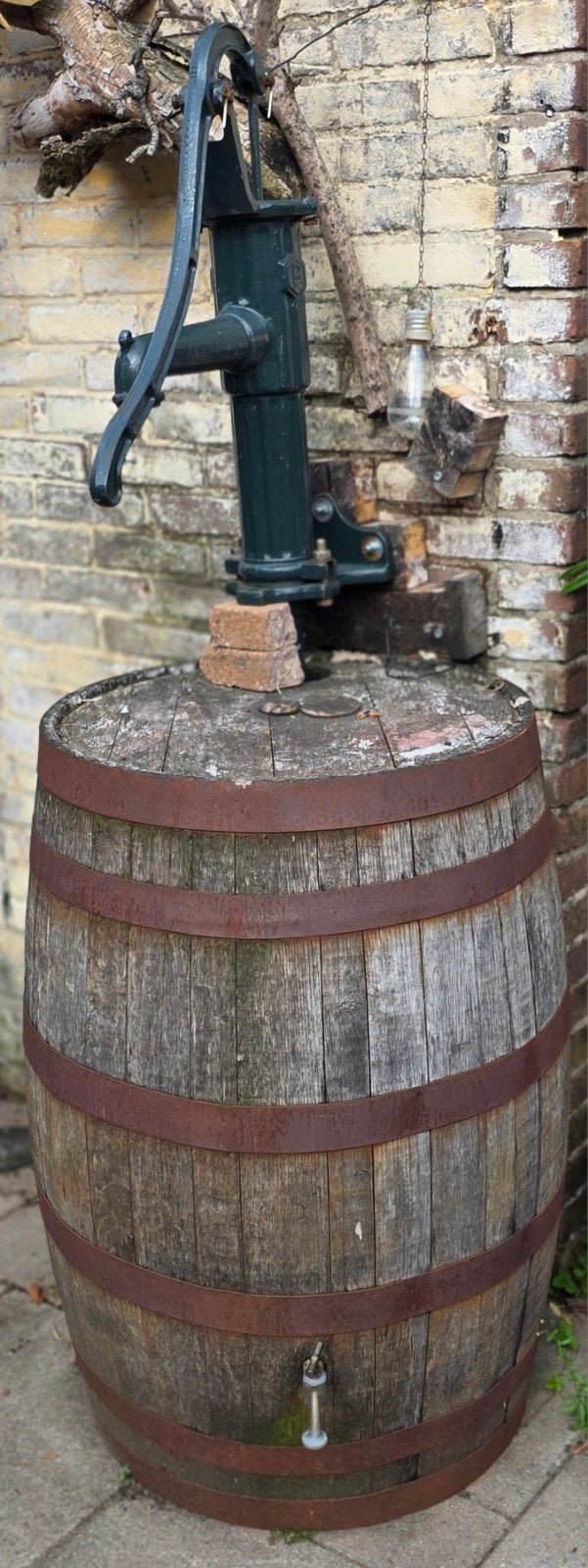Regenton met pomp 90 cm hoog en 56cm doorsnee, Tuin en Terras, Regentonnen, Ophalen, Gebruikt, 150 liter of meer, Met pomp